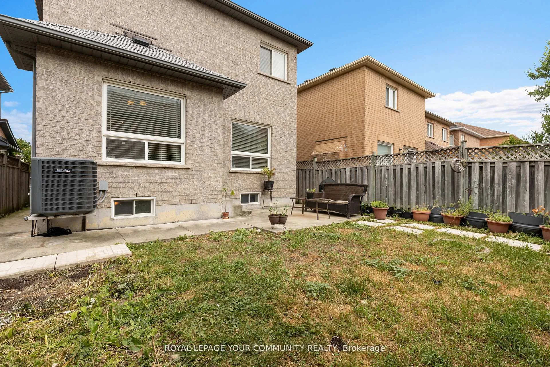 Photo 4 of 299 Discovery Trail, Vaughan, Vellore Village — HOMEH