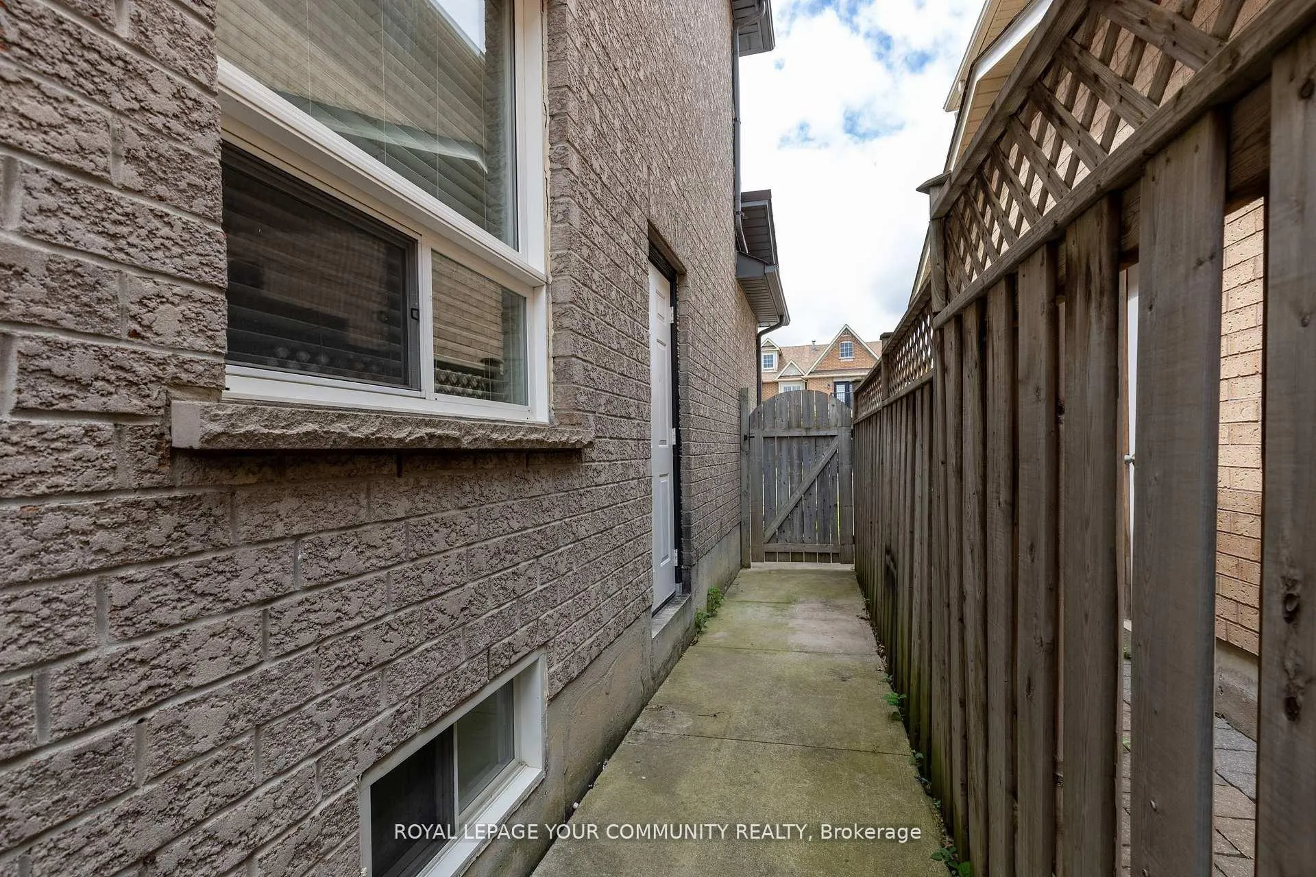 Photo 34 of 299 Discovery Trail, Vaughan, Vellore Village — HOMEH