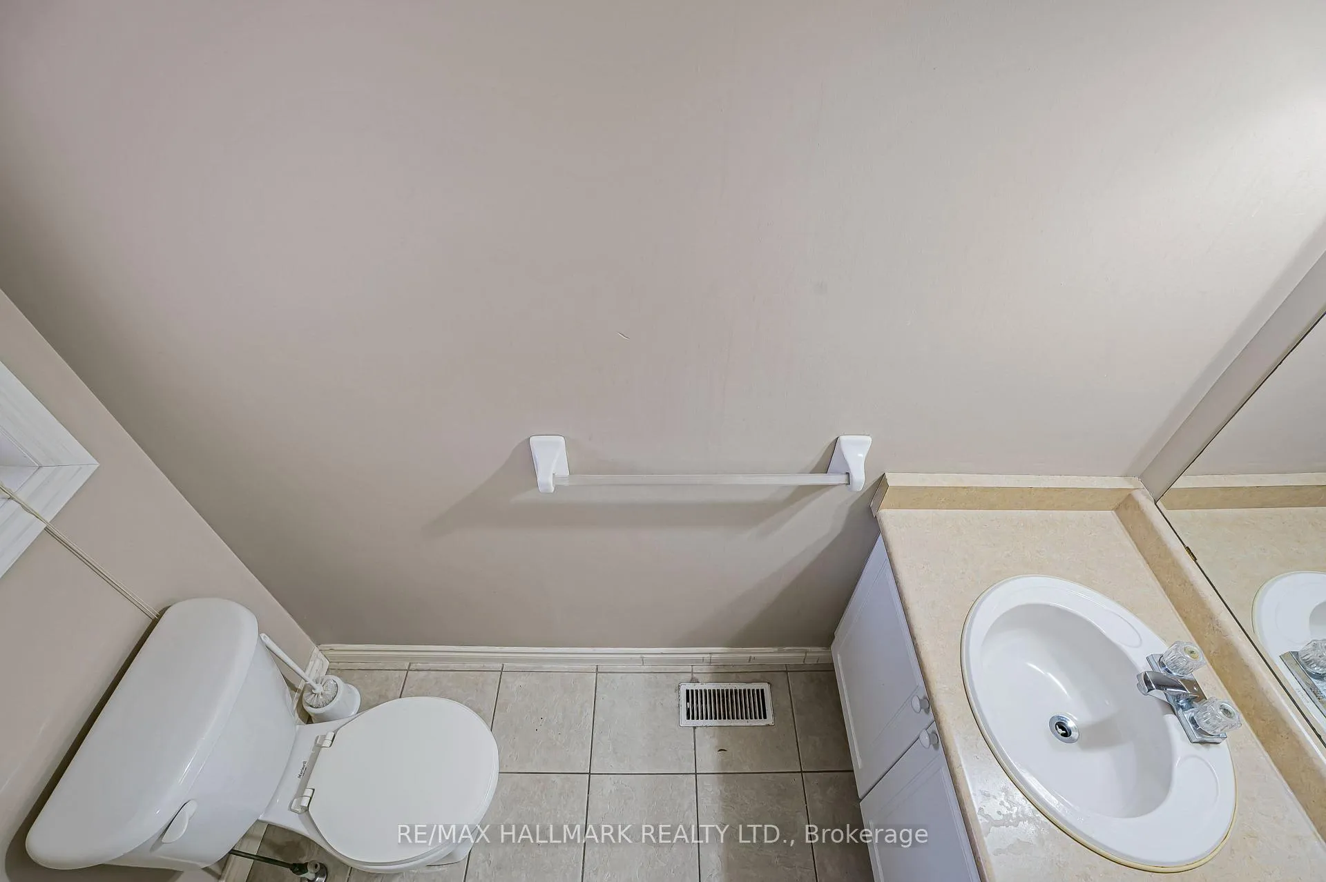 Photo 5 of 182 Kingswood Drive, Kitchener — HOMEH