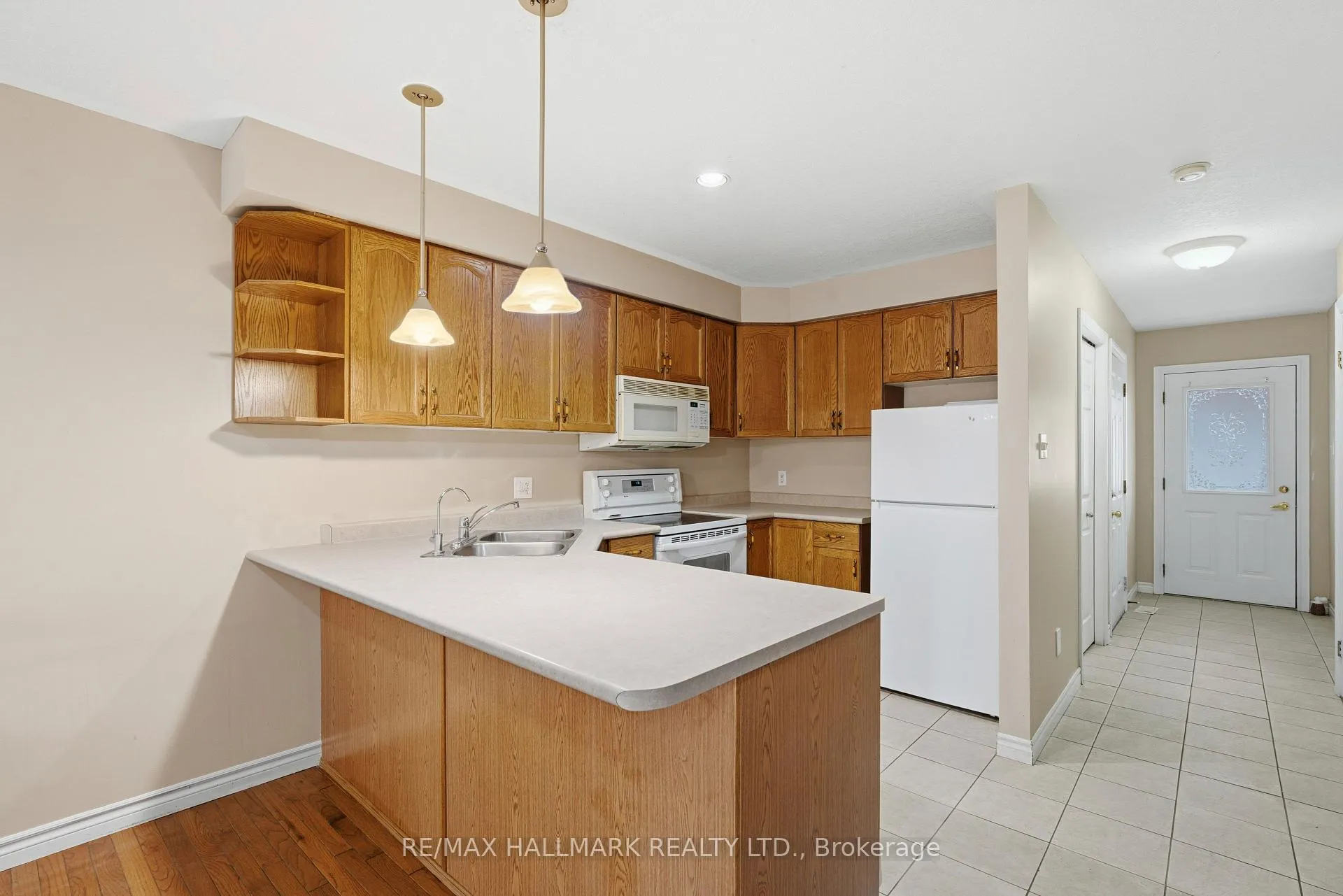 Photo 7 of 182 Kingswood Drive, Kitchener — HOMEH