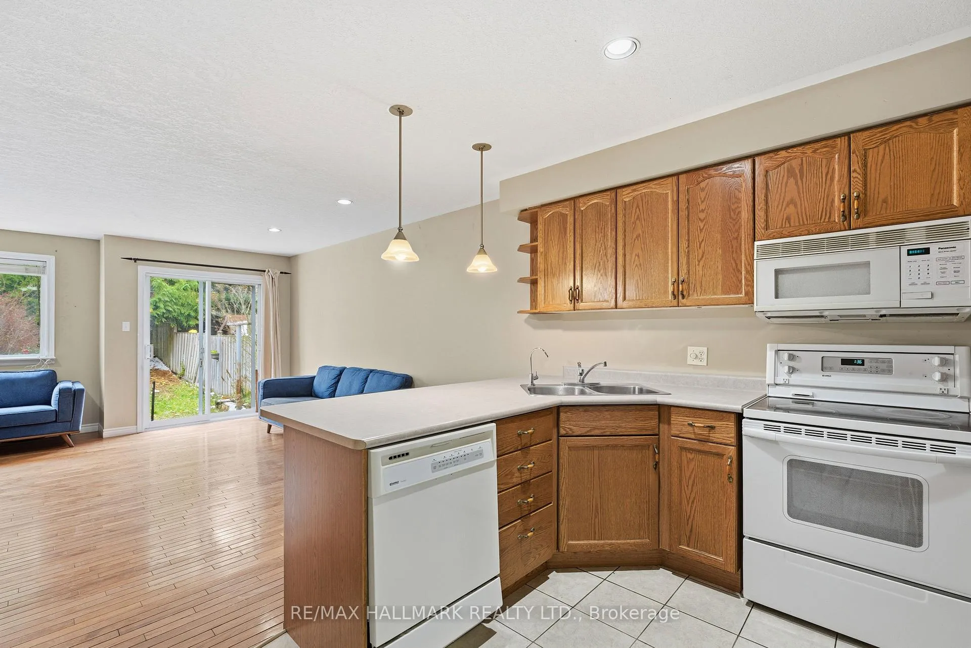 Photo 8 of 182 Kingswood Drive, Kitchener — HOMEH