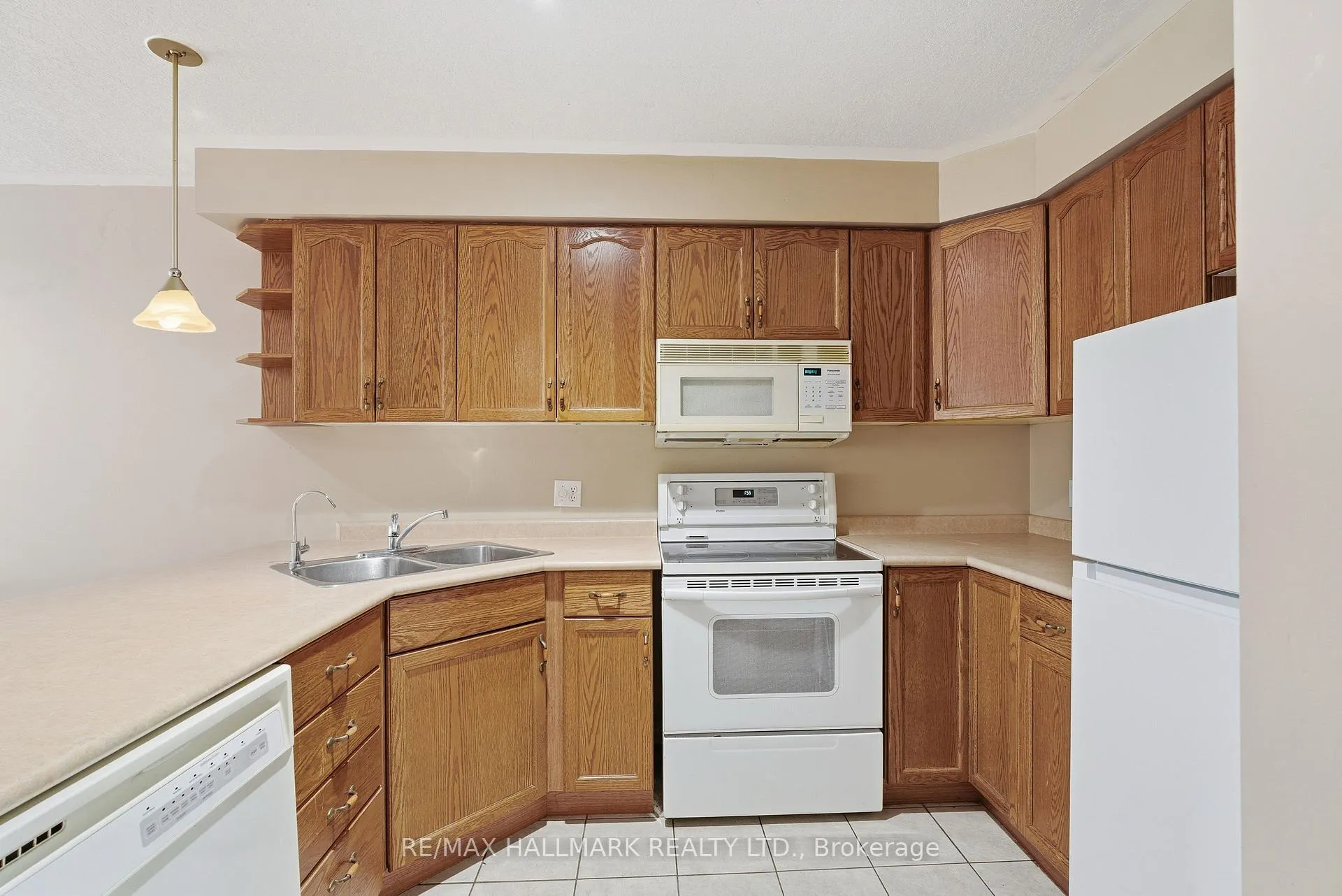 Photo 9 of 182 Kingswood Drive, Kitchener — HOMEH
