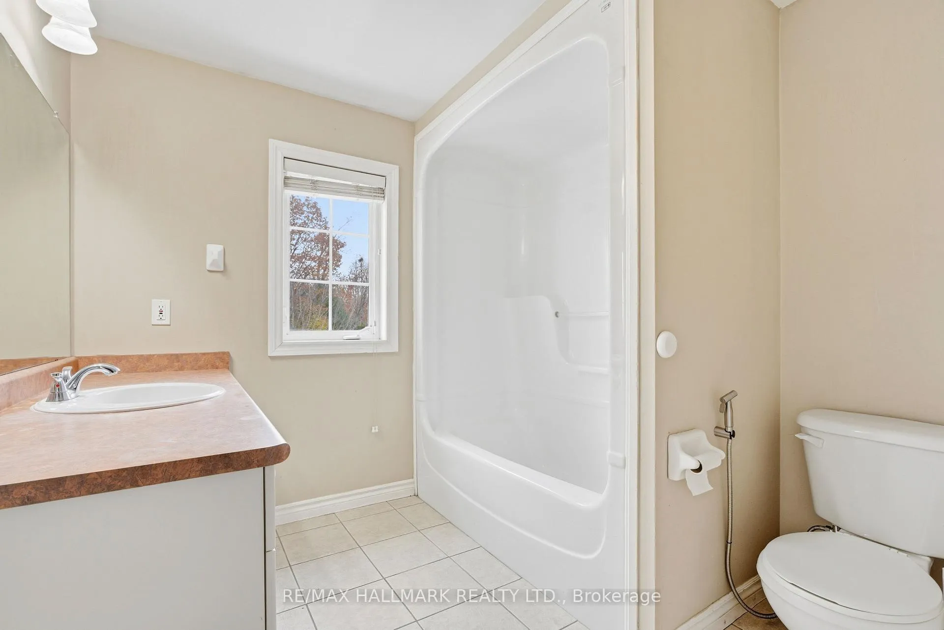 Photo 14 of 182 Kingswood Drive, Kitchener — HOMEH