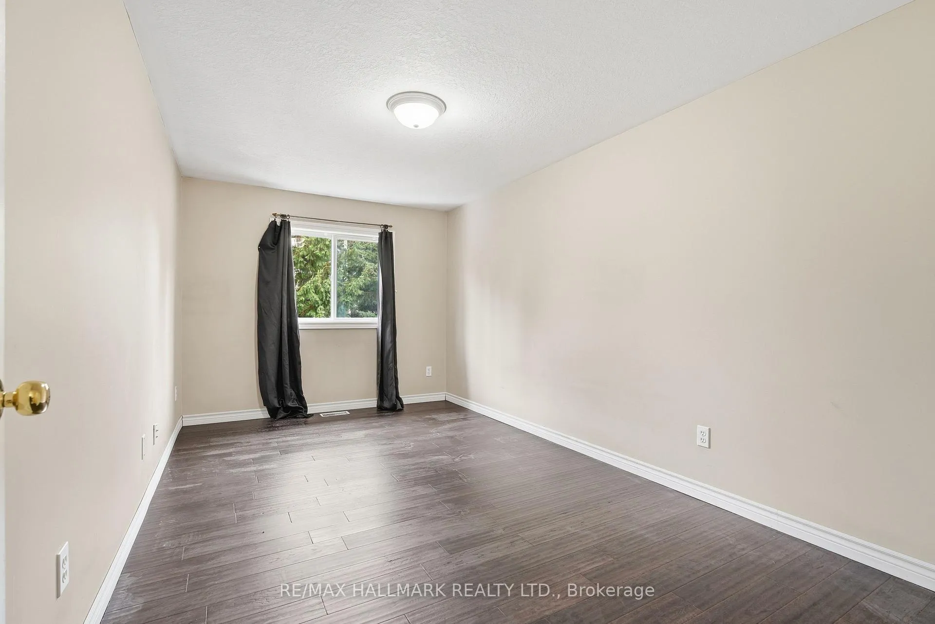 Photo 18 of 182 Kingswood Drive, Kitchener — HOMEH