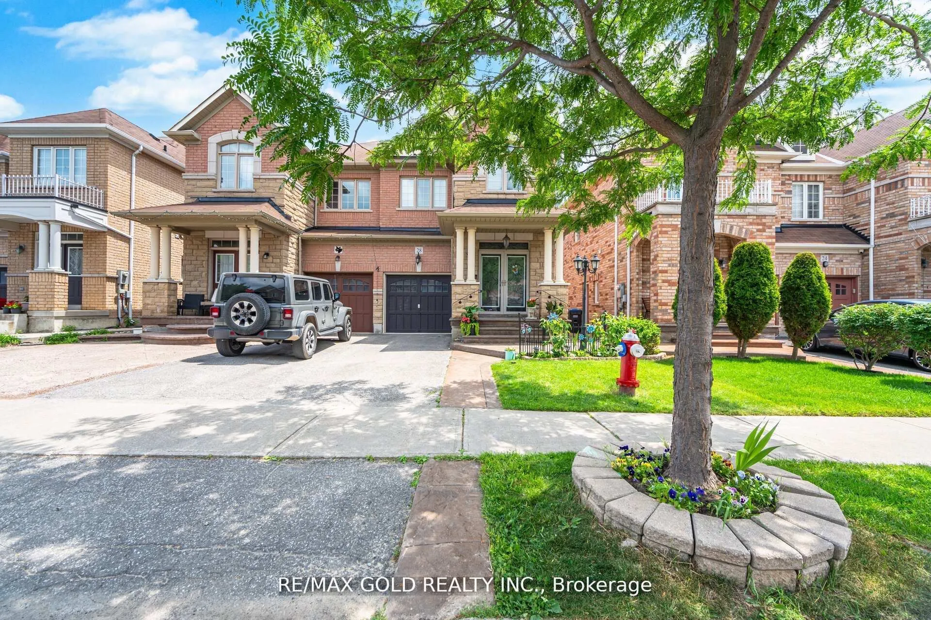 Photo 3 of 28 Versailles Crescent, Brampton, Bram East — HOMEH