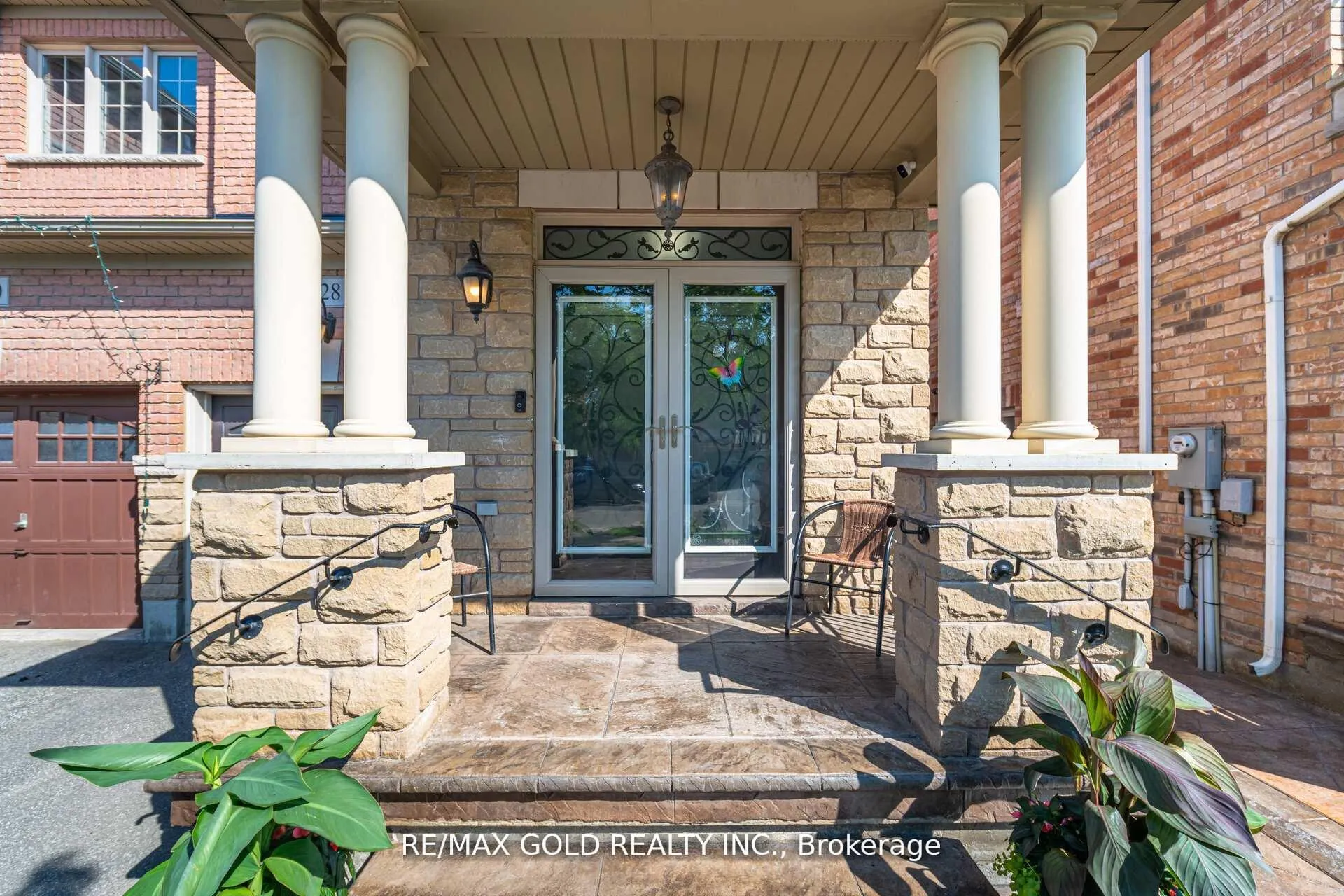 Photo 4 of 28 Versailles Crescent, Brampton, Bram East — HOMEH
