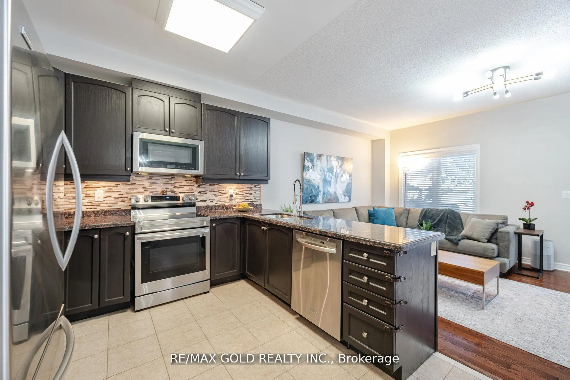 Photo 6 of 28 Versailles Crescent, Brampton, Bram East — HOMEH