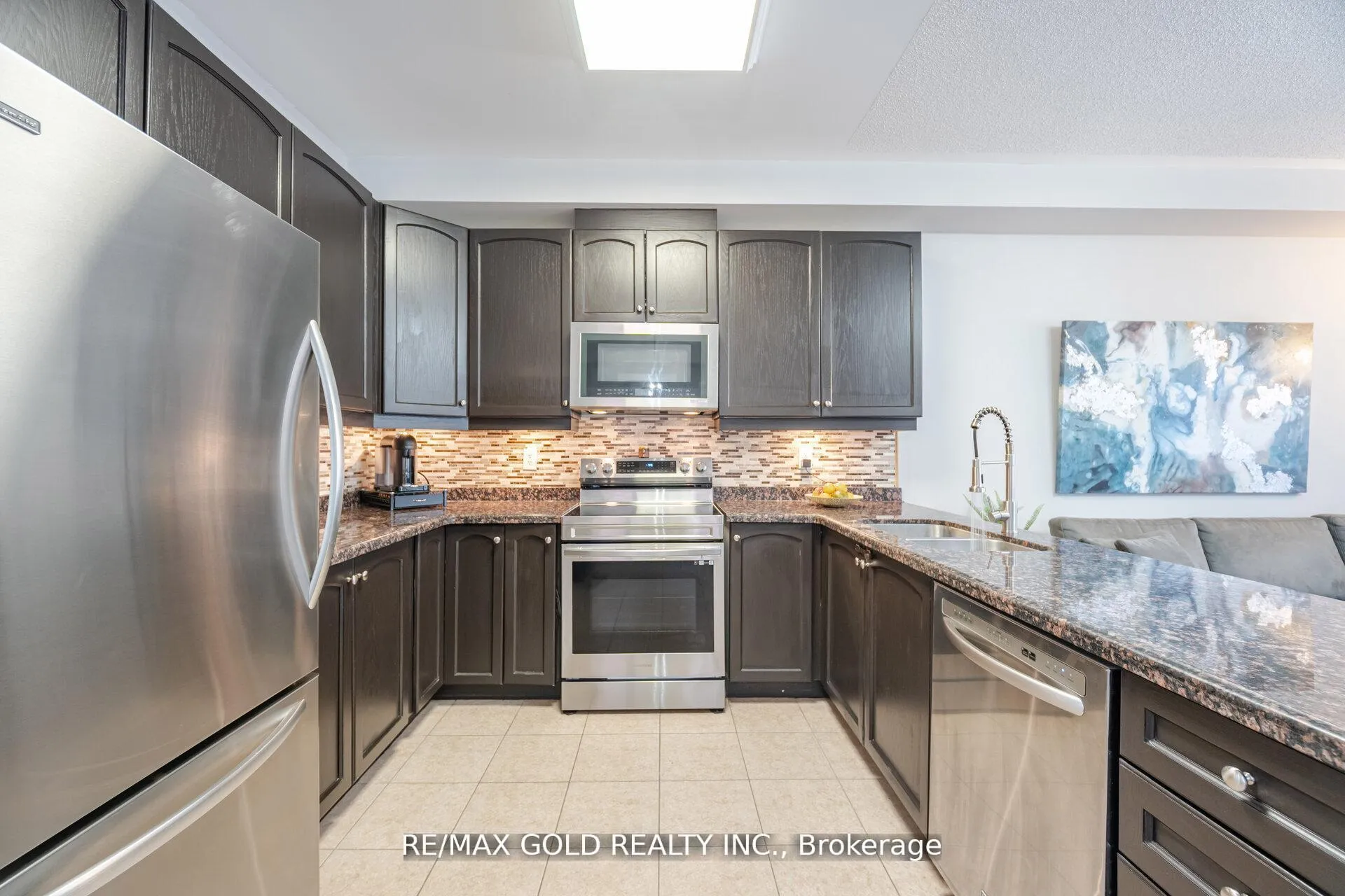 Photo 7 of 28 Versailles Crescent, Brampton, Bram East — HOMEH