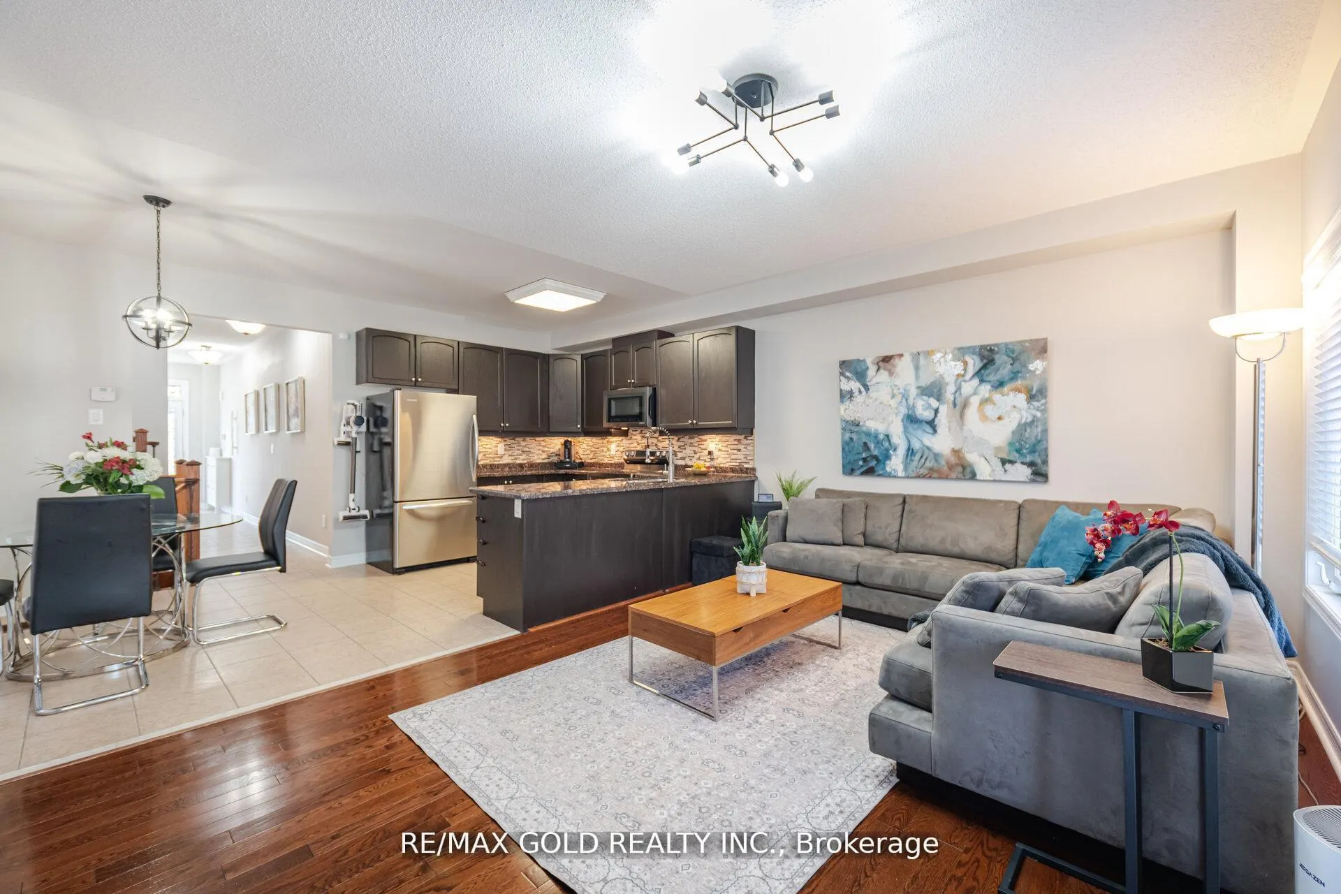 Photo 12 of 28 Versailles Crescent, Brampton, Bram East — HOMEH