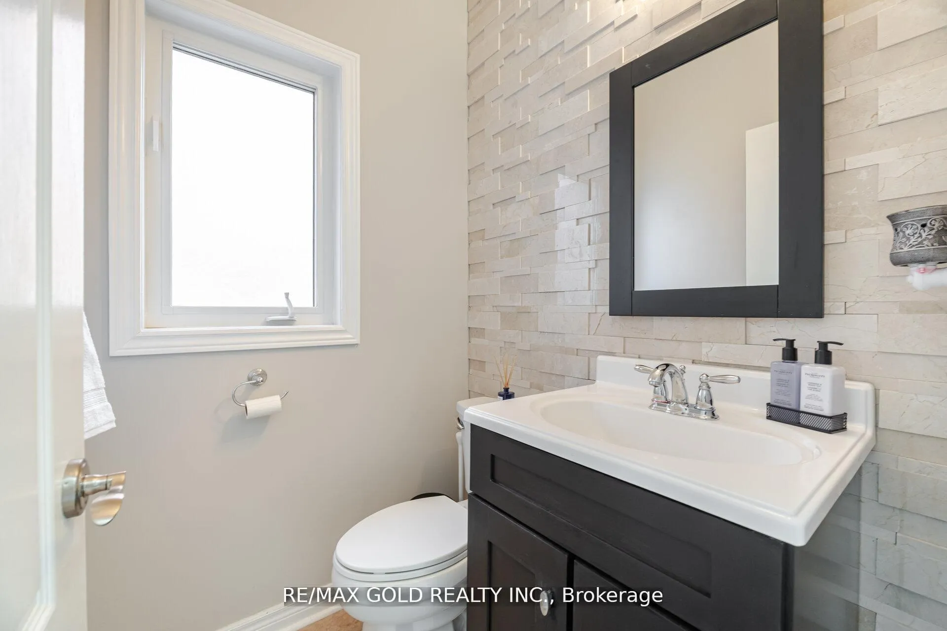 Photo 14 of 28 Versailles Crescent, Brampton, Bram East — HOMEH