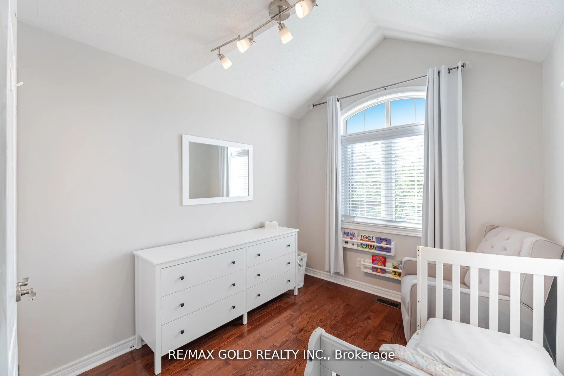 Photo 23 of 28 Versailles Crescent, Brampton, Bram East — HOMEH