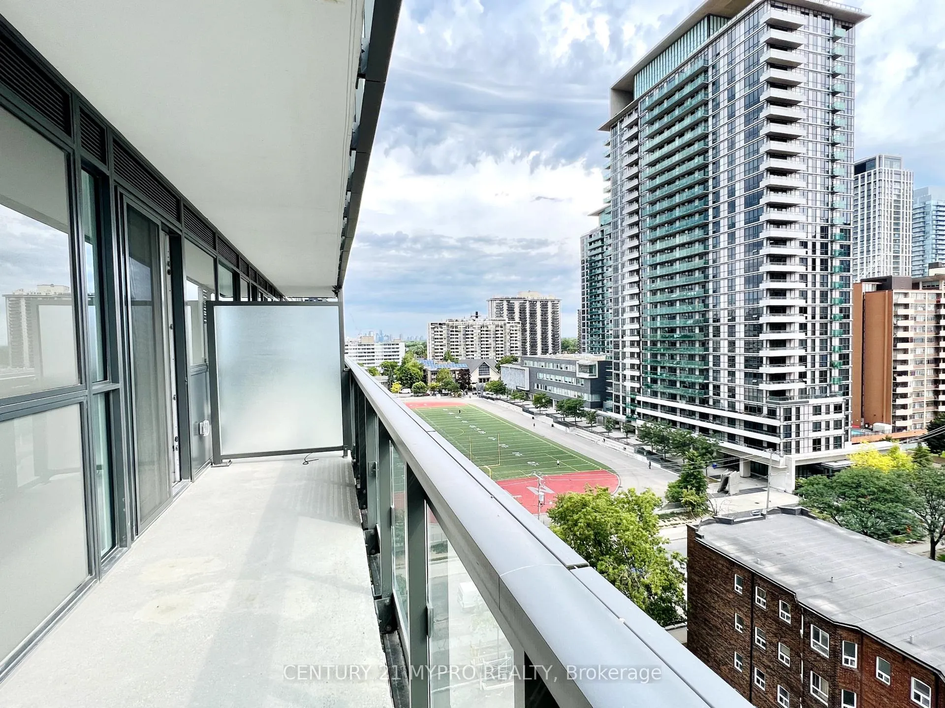 Photo 2 of Unit 702, 39 Roehampton Avenue, Toronto, Mount Pleasant West — HOMEH