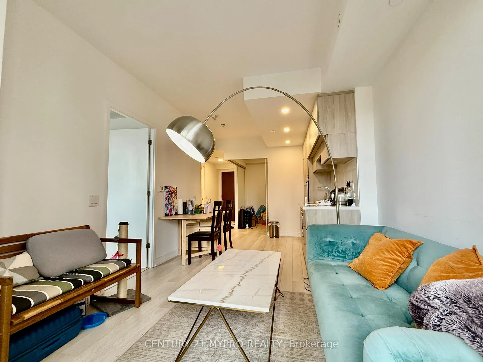 Photo 4 of Unit 702, 39 Roehampton Avenue, Toronto, Mount Pleasant West — HOMEH