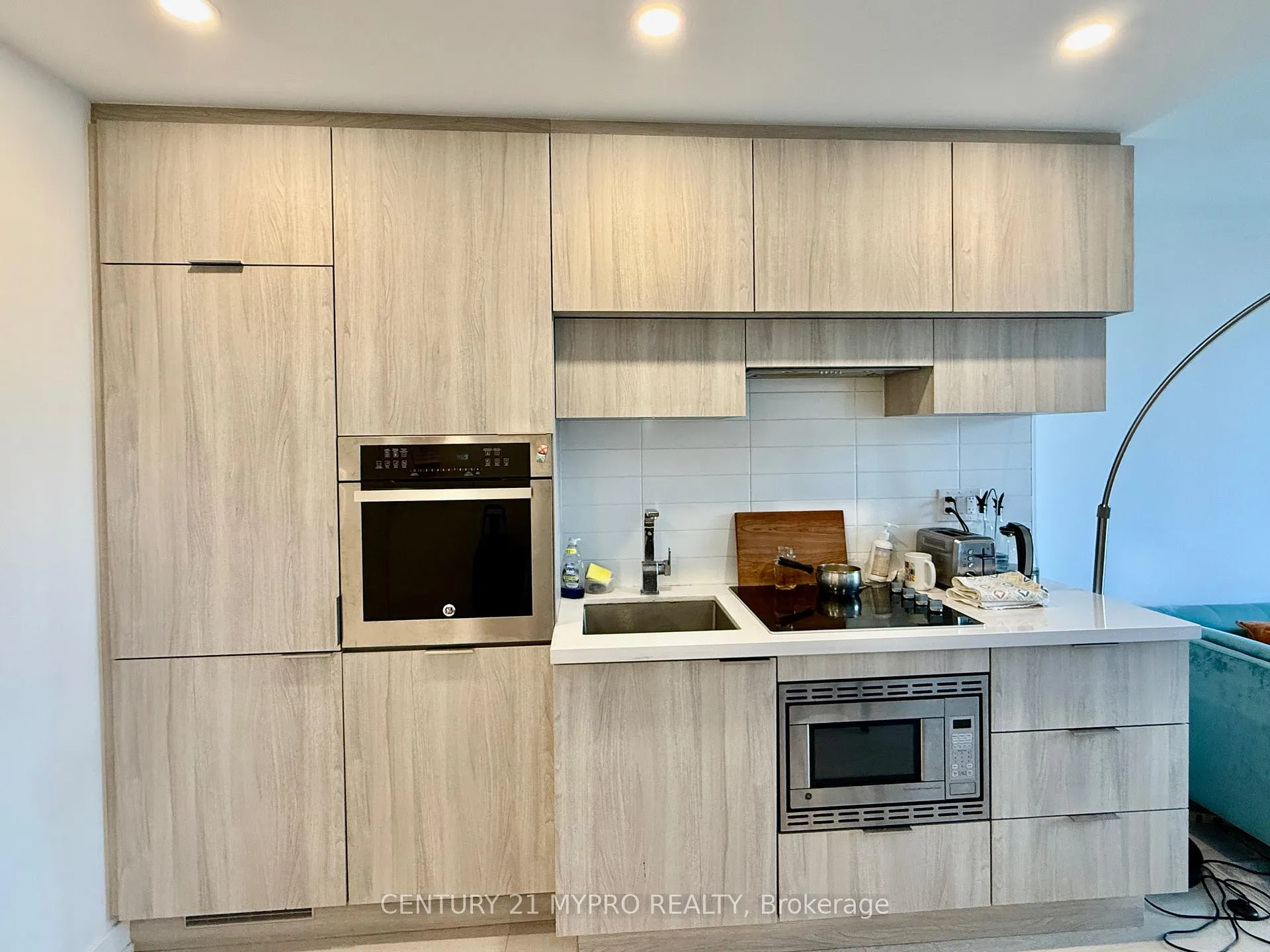 Photo 17 of Unit 702, 39 Roehampton Avenue, Toronto, Mount Pleasant West — HOMEH