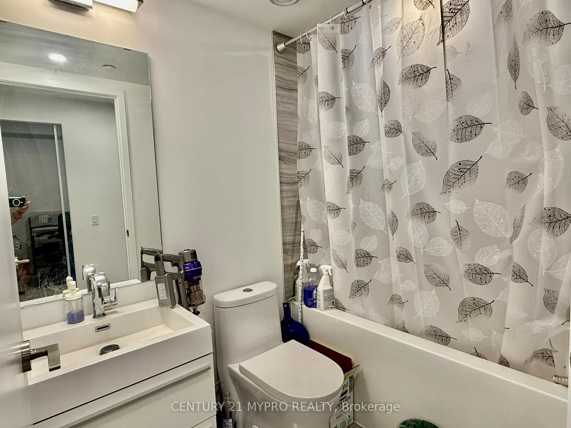 Photo 19 of Unit 702, 39 Roehampton Avenue, Toronto, Mount Pleasant West — HOMEH