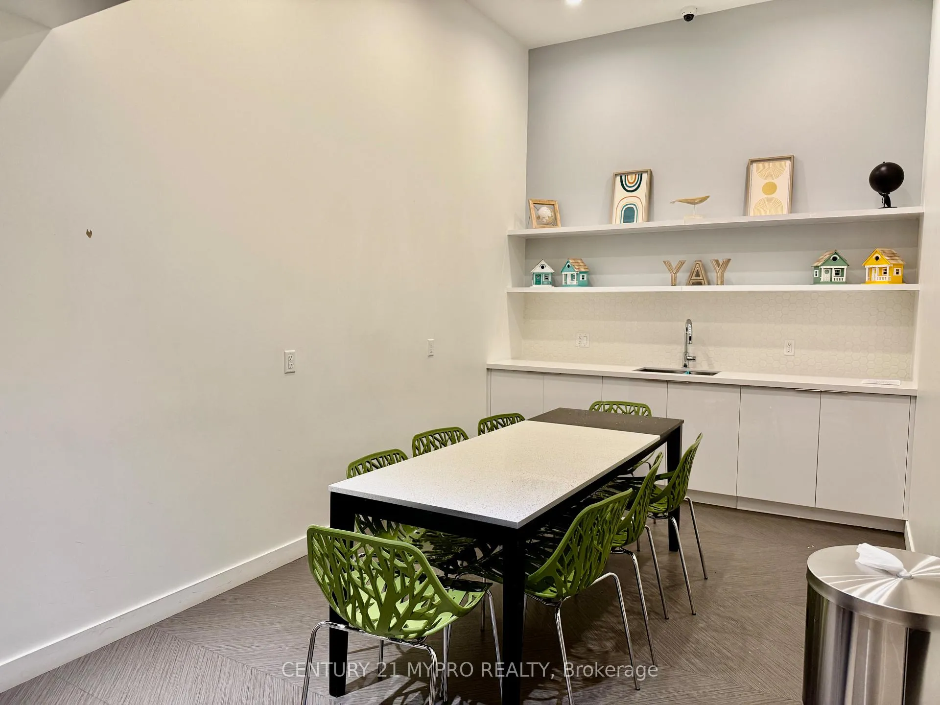 Photo 31 of Unit 702, 39 Roehampton Avenue, Toronto, Mount Pleasant West — HOMEH