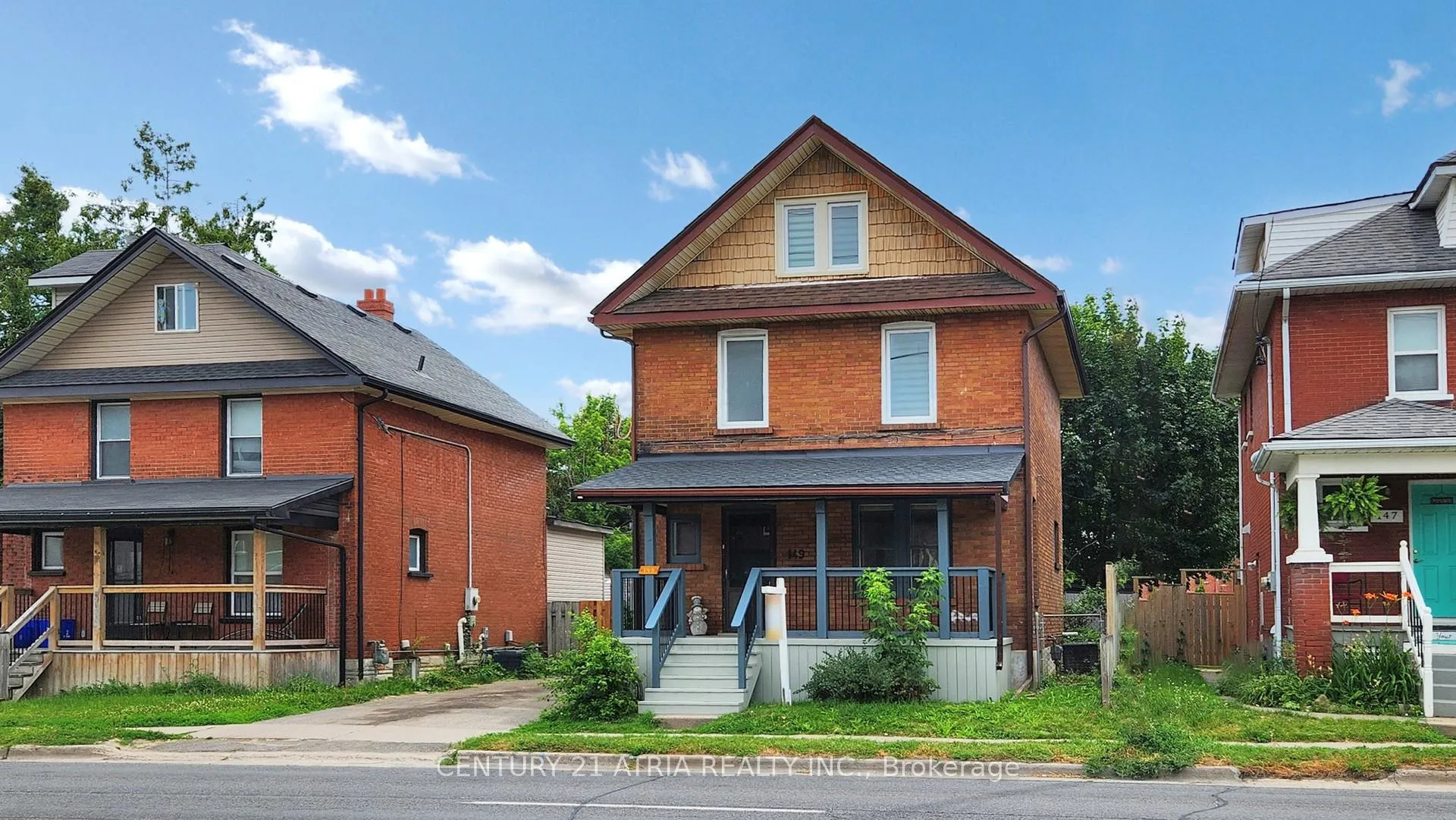 Front of 149 Adelaide Avenue E