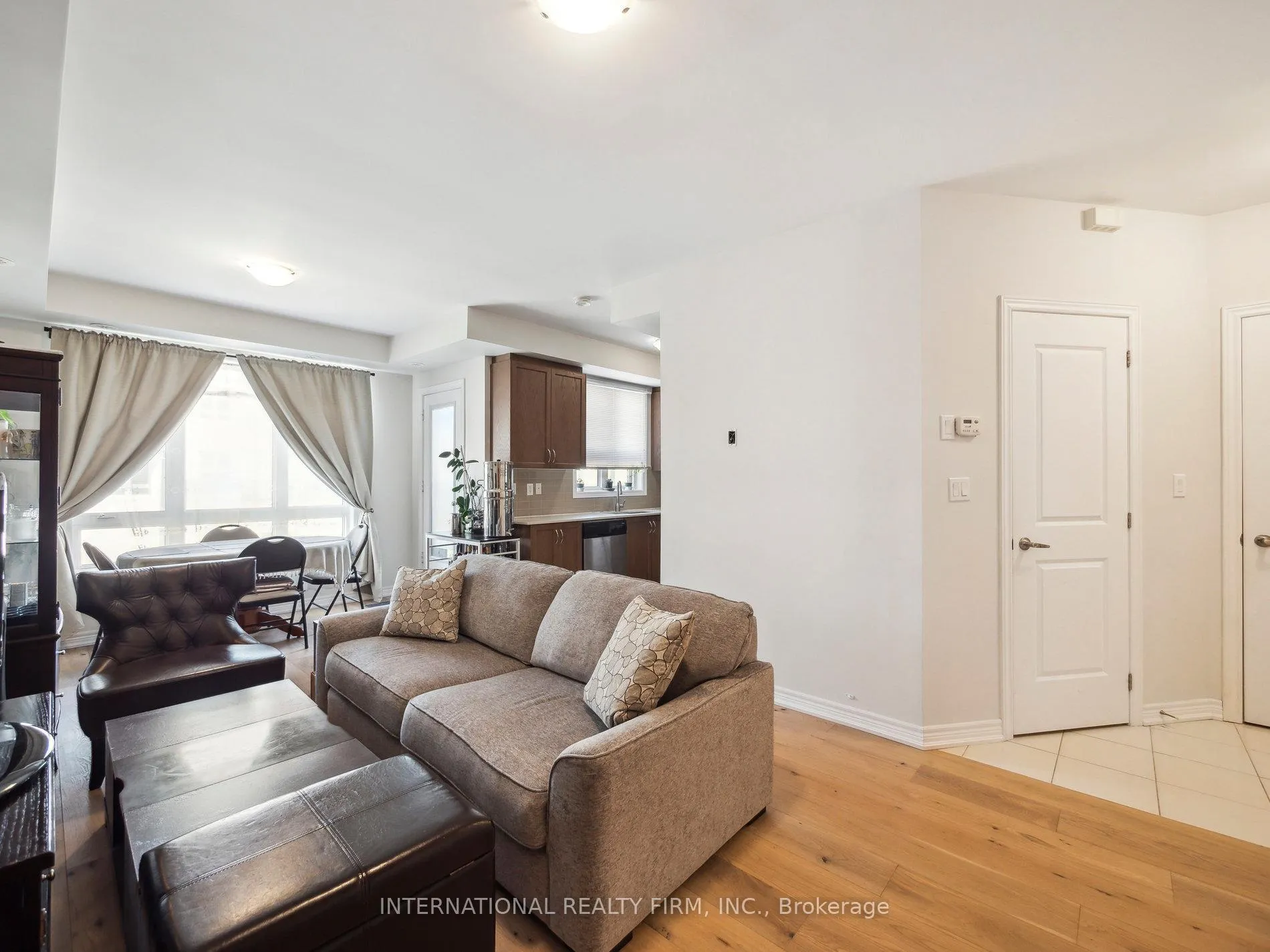 Photo 5 of Unit 14, 9621 Jane Street, Vaughan, Maple — HOMEH