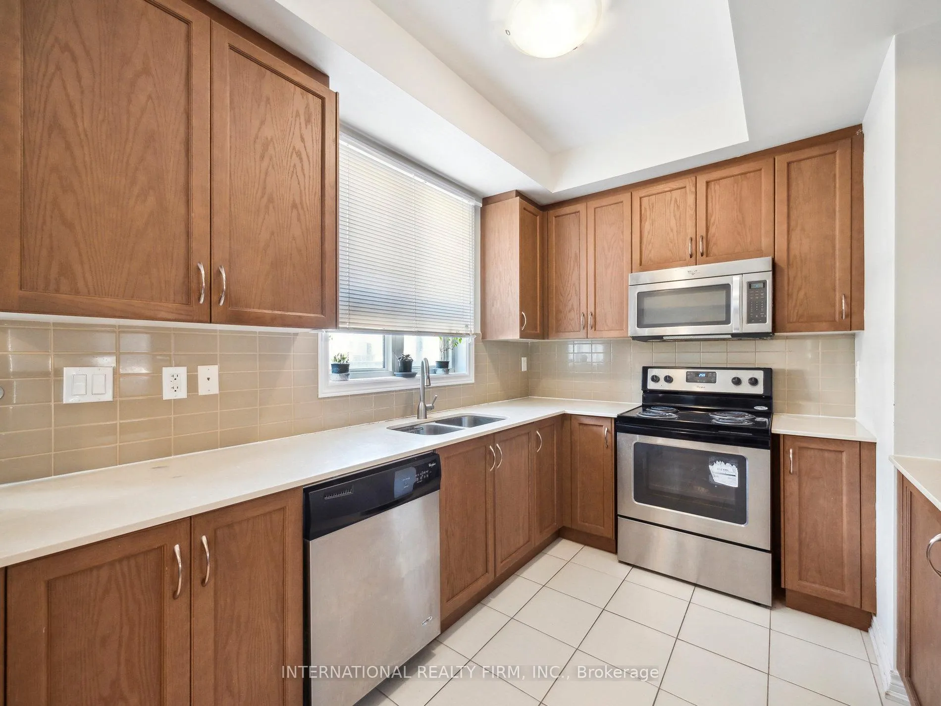 Photo 9 of Unit 14, 9621 Jane Street, Vaughan, Maple — HOMEH