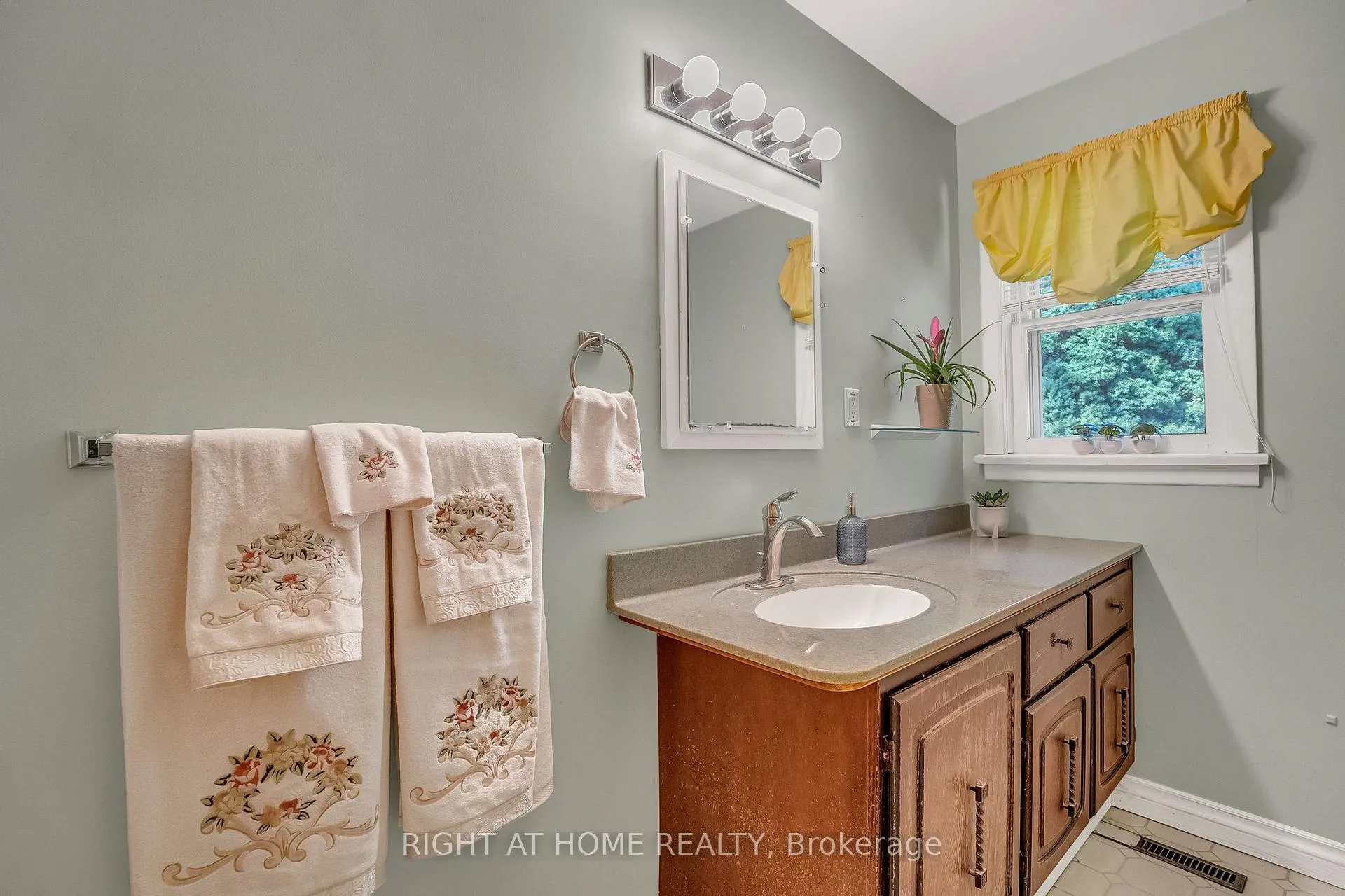 Photo 29 of 356 Conlin Road E, Oshawa, Kedron — HOMEH