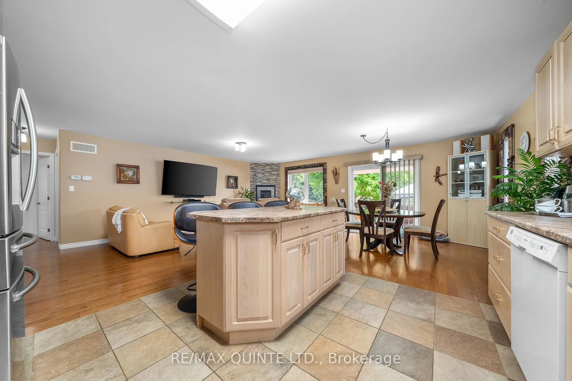 Photo 13 of 7 Chestnut Drive, Belleville, Belleville Ward — HOMEH