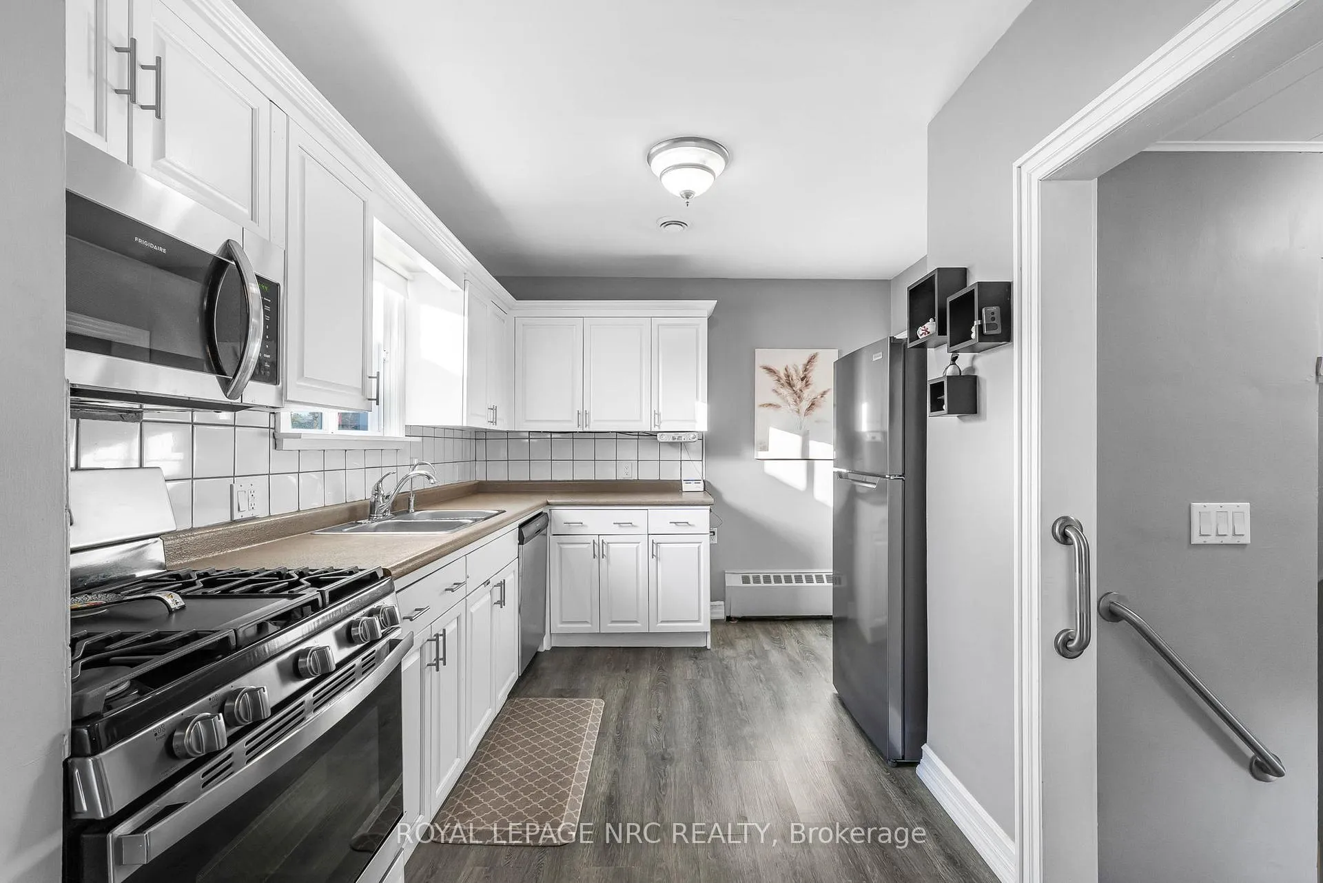 Photo 10 of 20 Helen Street, Port Colborne, Main Street — HOMEH