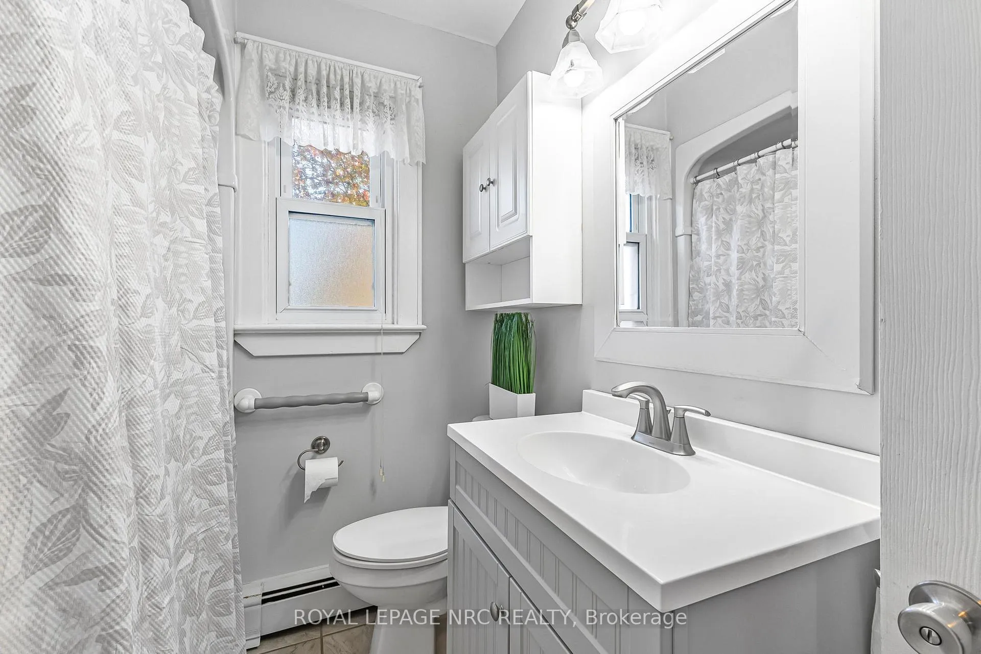 Photo 18 of 20 Helen Street, Port Colborne, Main Street — HOMEH