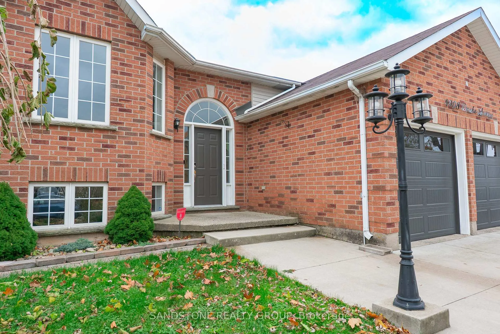 Photo 3 of 4908 Drake Avenue, Lincoln, Beamsville — HOMEH