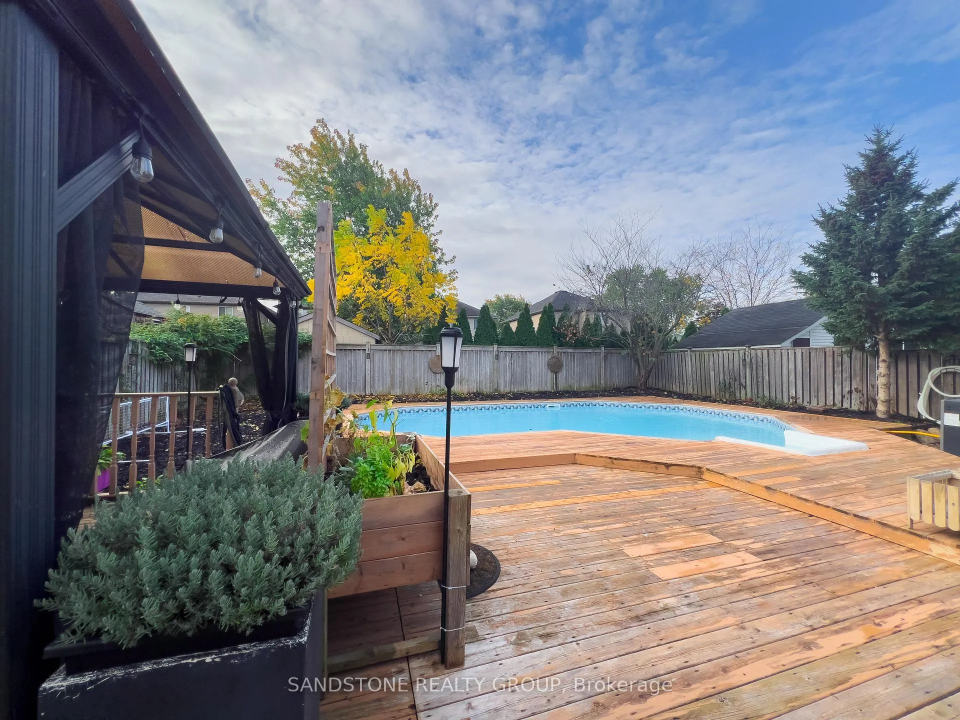 Photo 6 of 4908 Drake Avenue, Lincoln, Beamsville — HOMEH