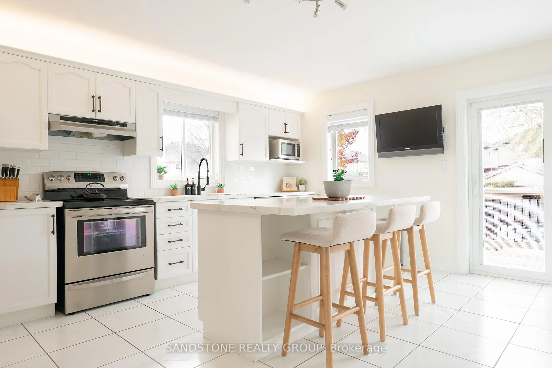 Photo 14 of 4908 Drake Avenue, Lincoln, Beamsville — HOMEH