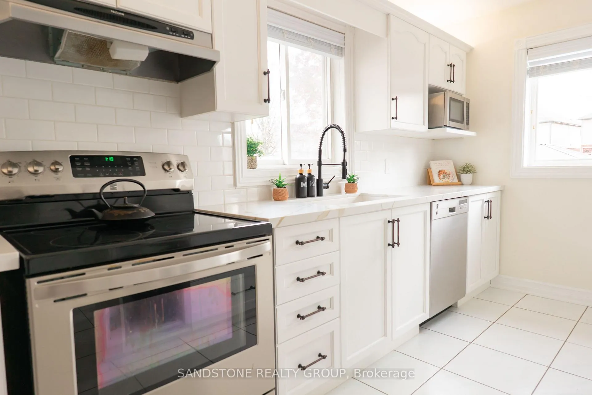 Photo 18 of 4908 Drake Avenue, Lincoln, Beamsville — HOMEH