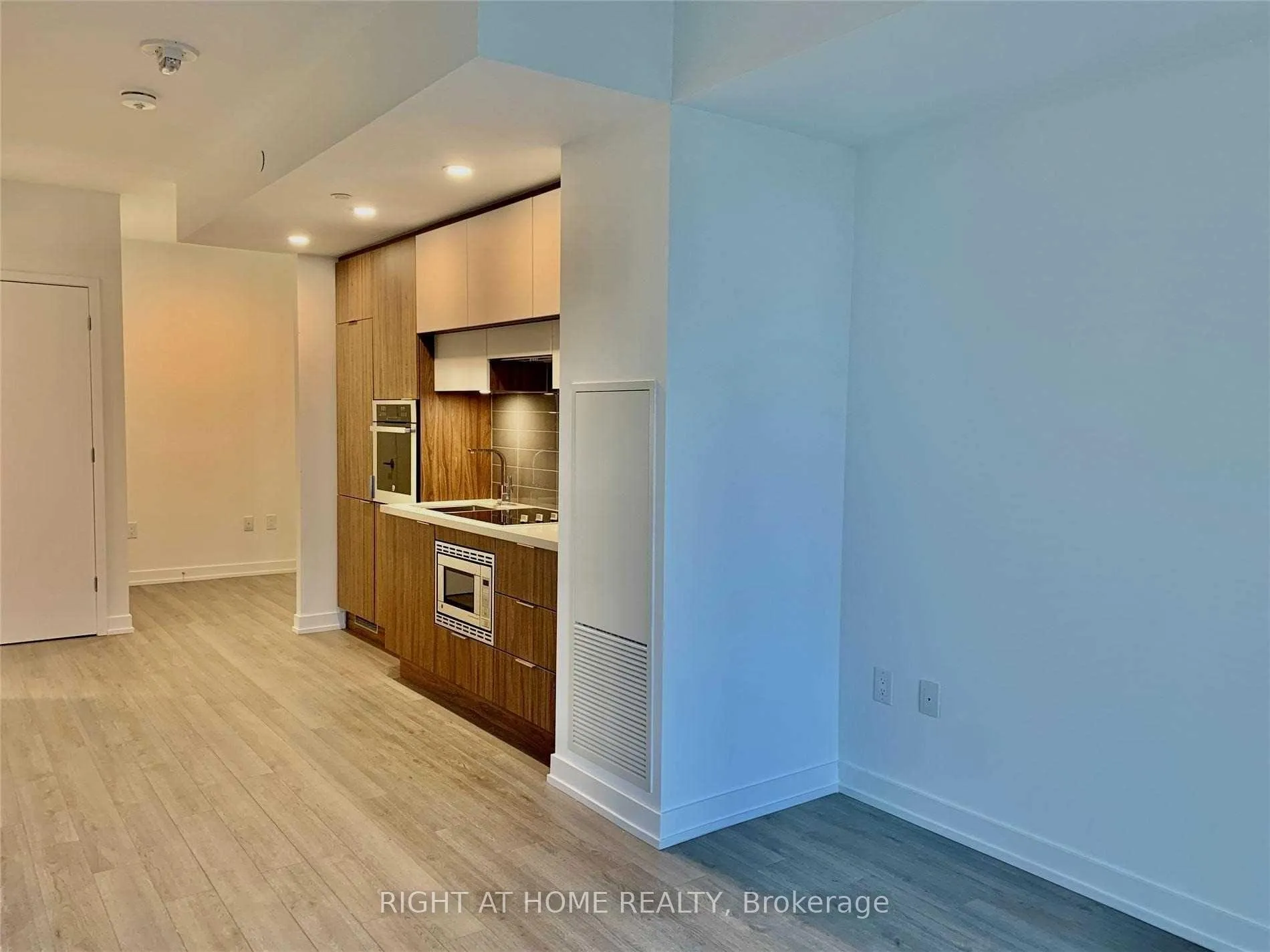 Photo 3 of Unit 1701, 39 Roehampton Avenue, Toronto, Mount Pleasant West — HOMEH