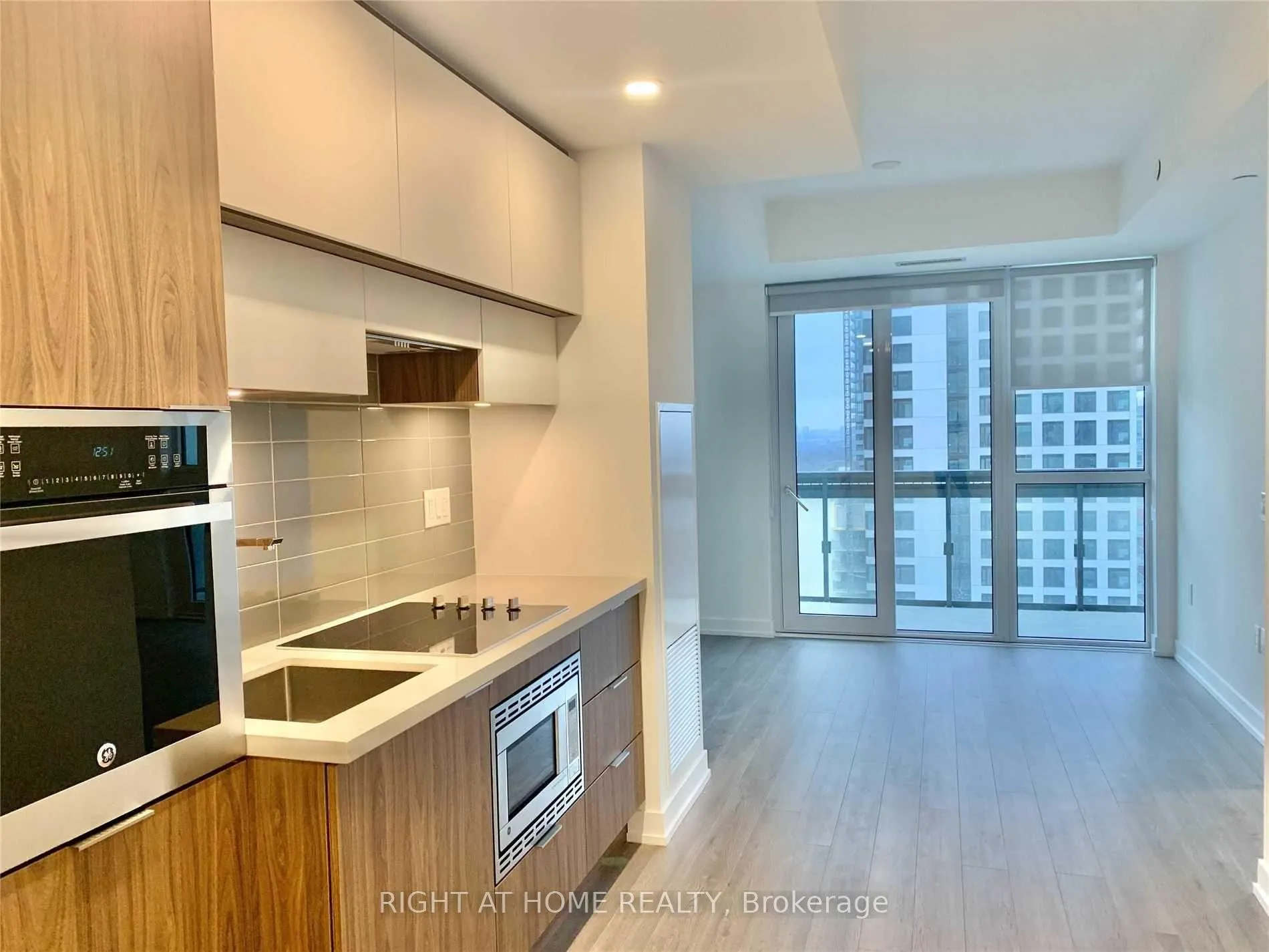 Photo 4 of Unit 1701, 39 Roehampton Avenue, Toronto, Mount Pleasant West — HOMEH