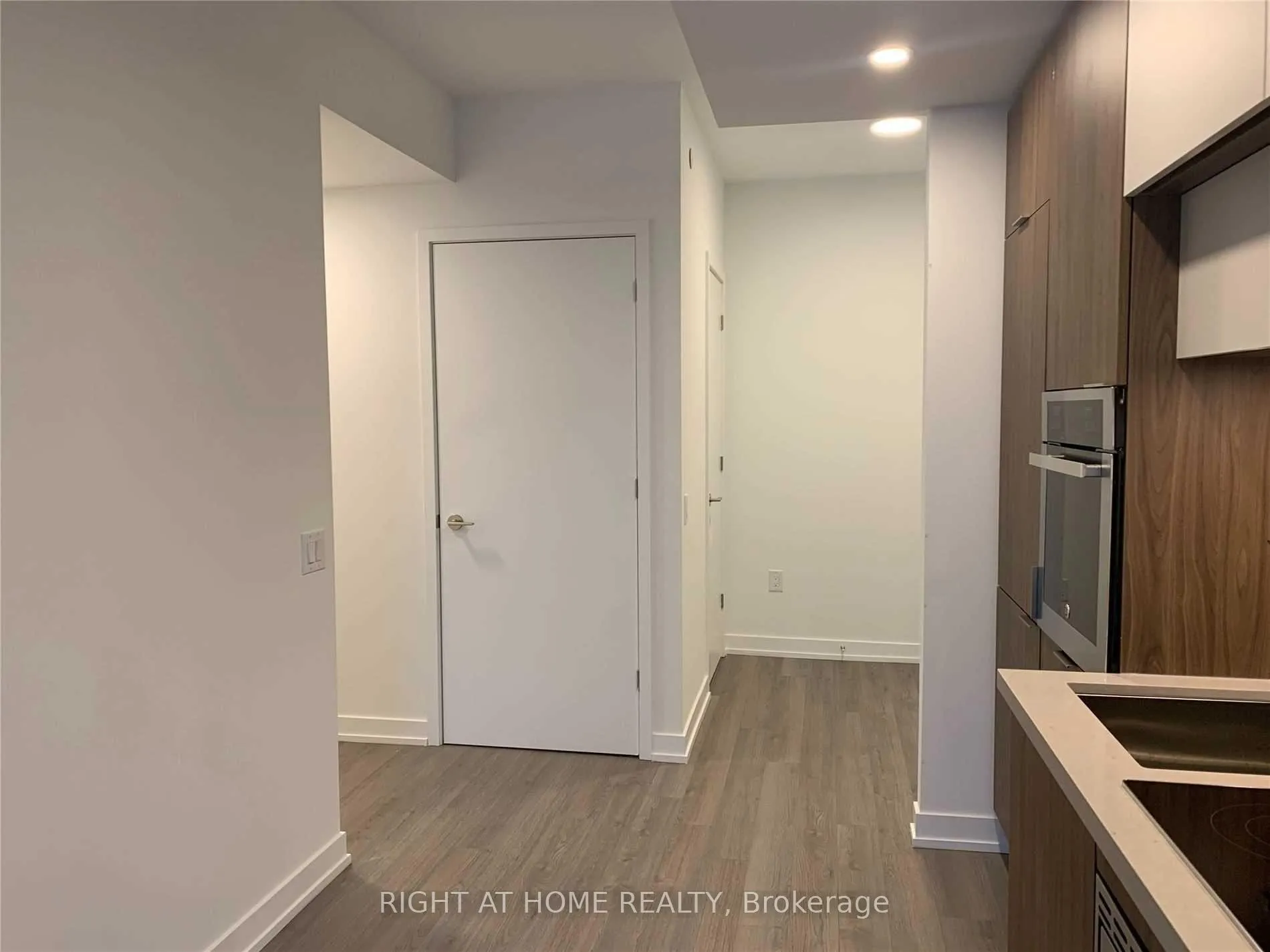 Photo 6 of Unit 1701, 39 Roehampton Avenue, Toronto, Mount Pleasant West — HOMEH