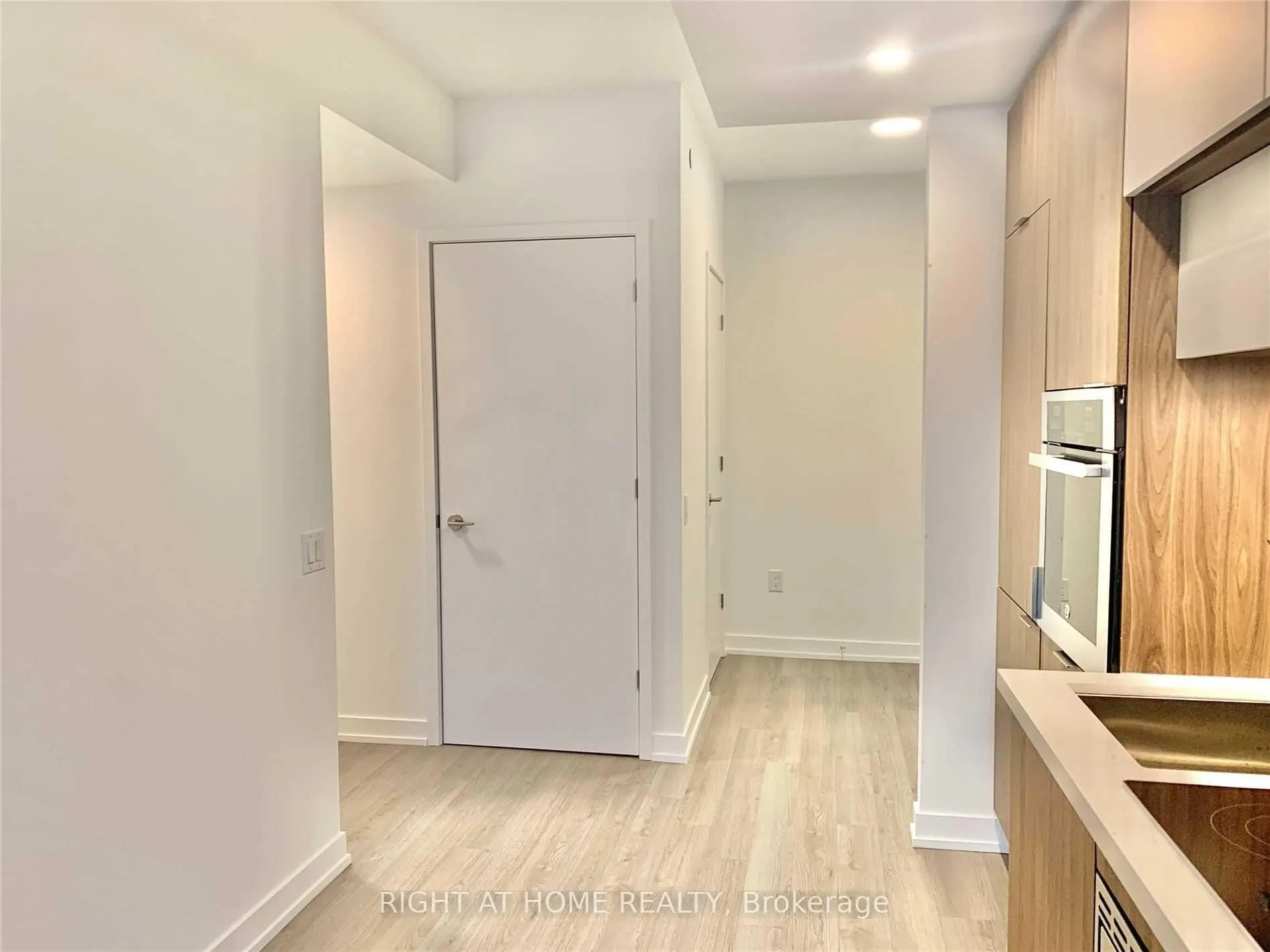 Photo 8 of Unit 1701, 39 Roehampton Avenue, Toronto, Mount Pleasant West — HOMEH