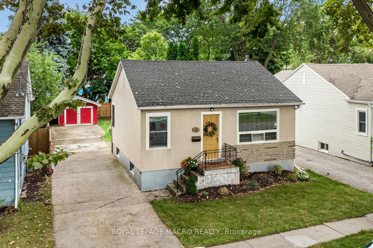 Photo 2 of 28 Longfellow Avenue, St. Catharines, Haig — HOMEH