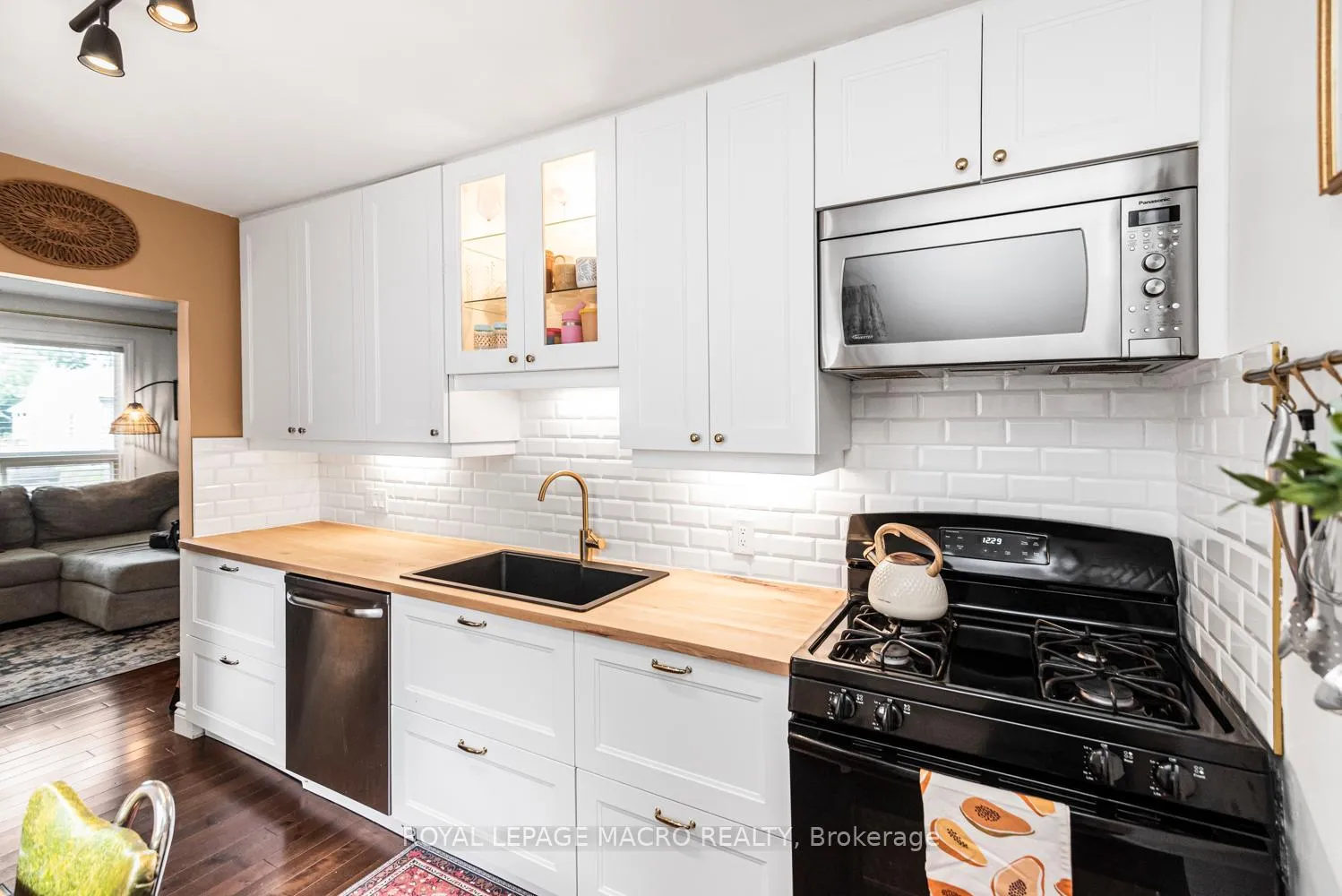 Photo 11 of 28 Longfellow Avenue, St. Catharines, Haig — HOMEH