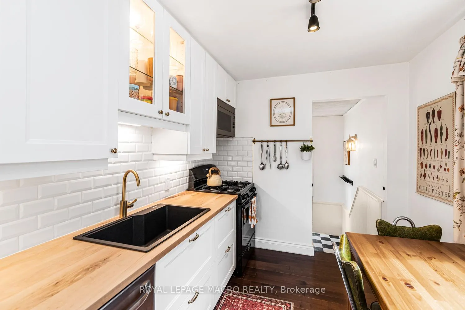 Photo 13 of 28 Longfellow Avenue, St. Catharines, Haig — HOMEH