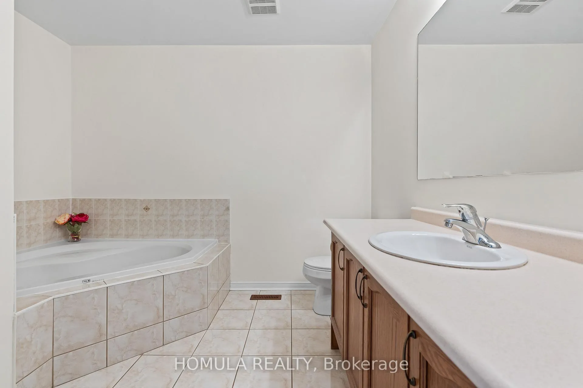 Photo 316 of 54 Queen Mary Drive, Brampton, Fletcher's Meadow — HOMEH