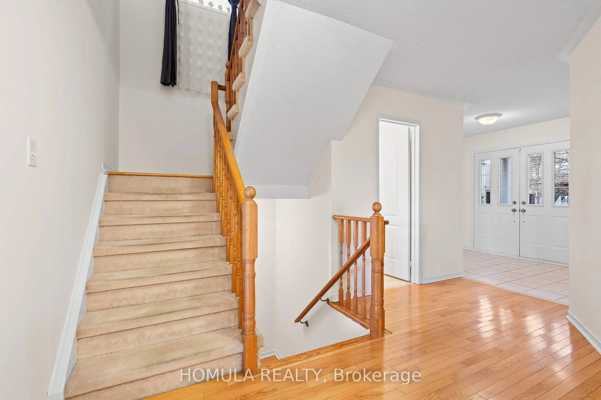Photo 570 of 54 Queen Mary Drive, Brampton, Fletcher's Meadow — HOMEH