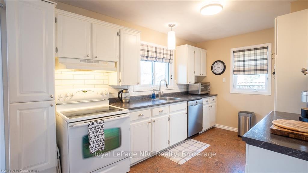 Photo 6 of 152 Copeland Street, Central Elgin, Belmont — HOMEH