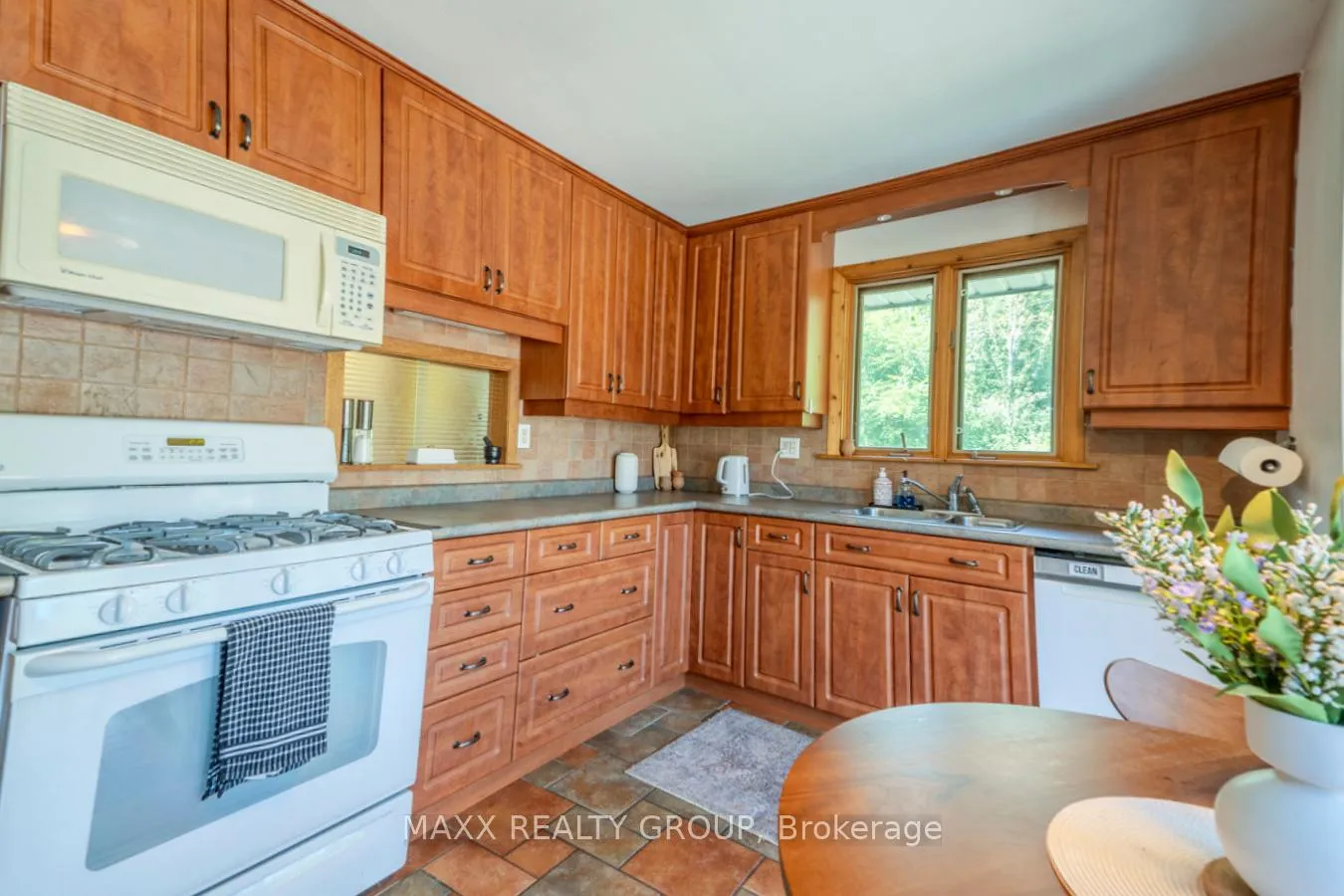 Photo 18 of 416 Jane Avenue, Oshawa, Northglen — HOMEH