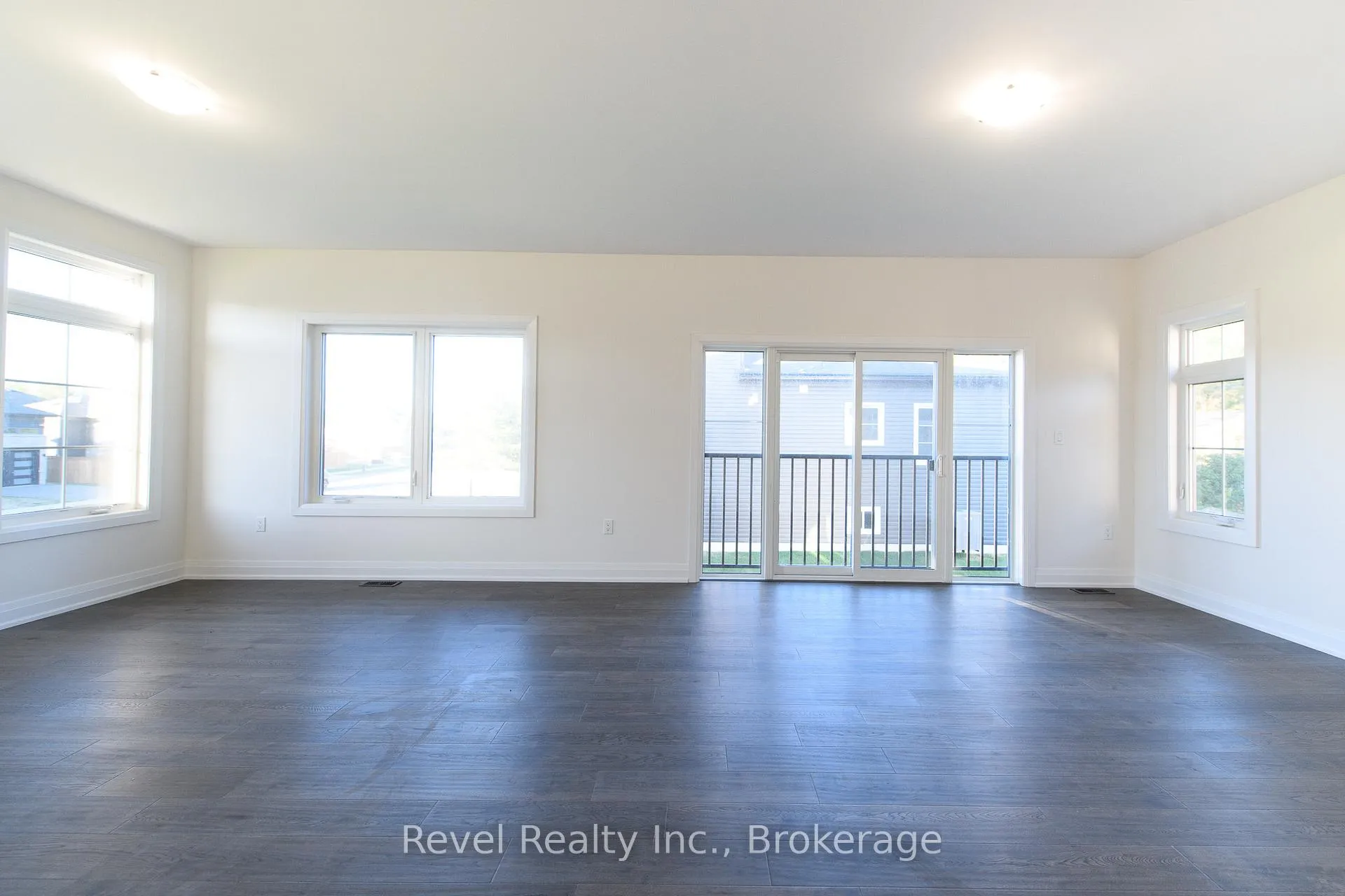 Photo 3 of 45 Joanne Crescent, Wasaga Beach — HOMEH