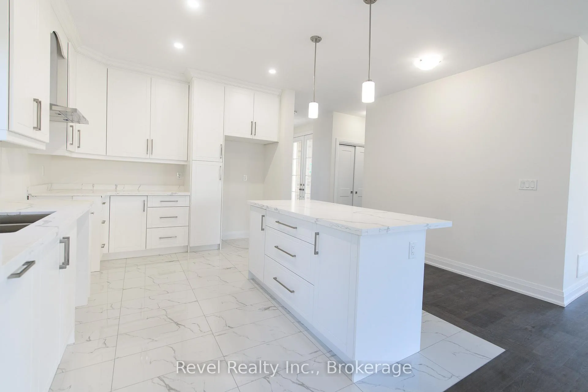 Photo 6 of 45 Joanne Crescent, Wasaga Beach — HOMEH