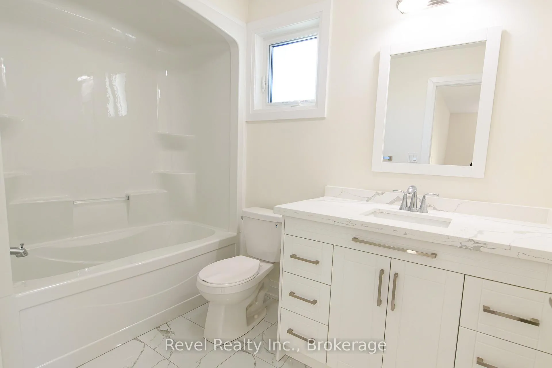 Photo 9 of 45 Joanne Crescent, Wasaga Beach — HOMEH