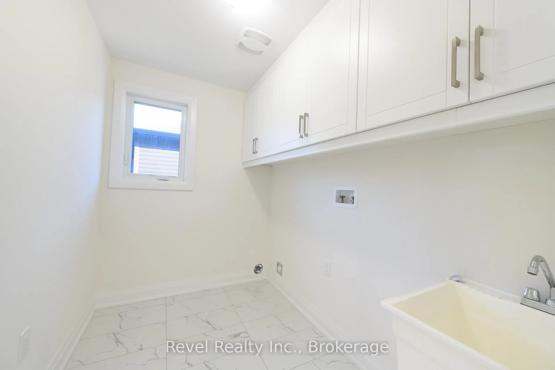 Photo 15 of 45 Joanne Crescent, Wasaga Beach — HOMEH