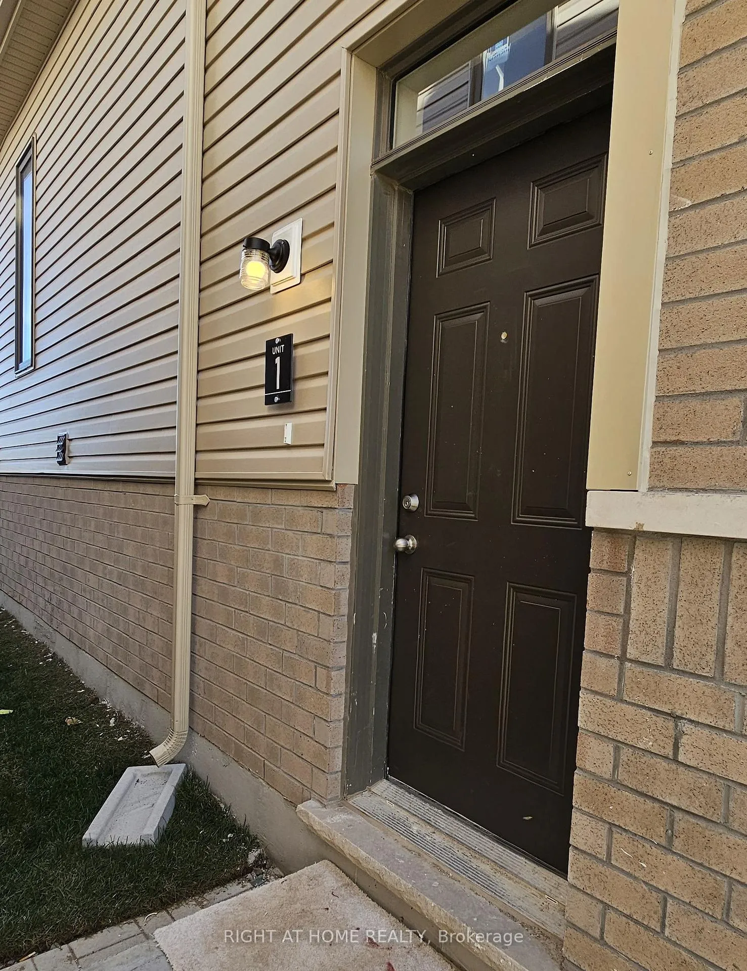 Photo 2 of Unit 1, 150 Terry Fox Drive, Barrie, Rural Barrie Southeast — HOMEH