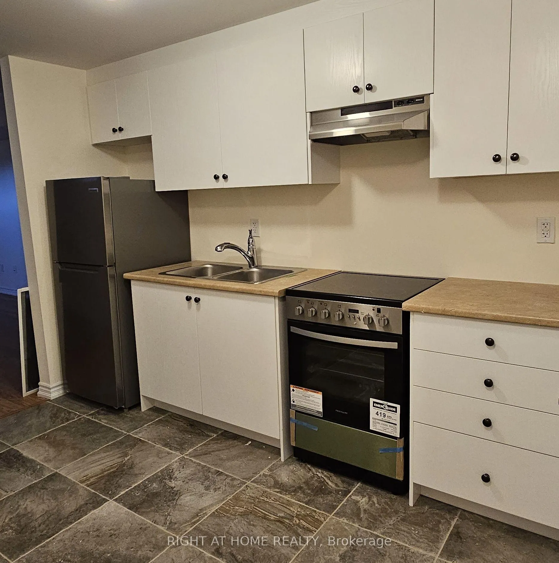 Photo 4 of Unit 1, 150 Terry Fox Drive, Barrie, Rural Barrie Southeast — HOMEH