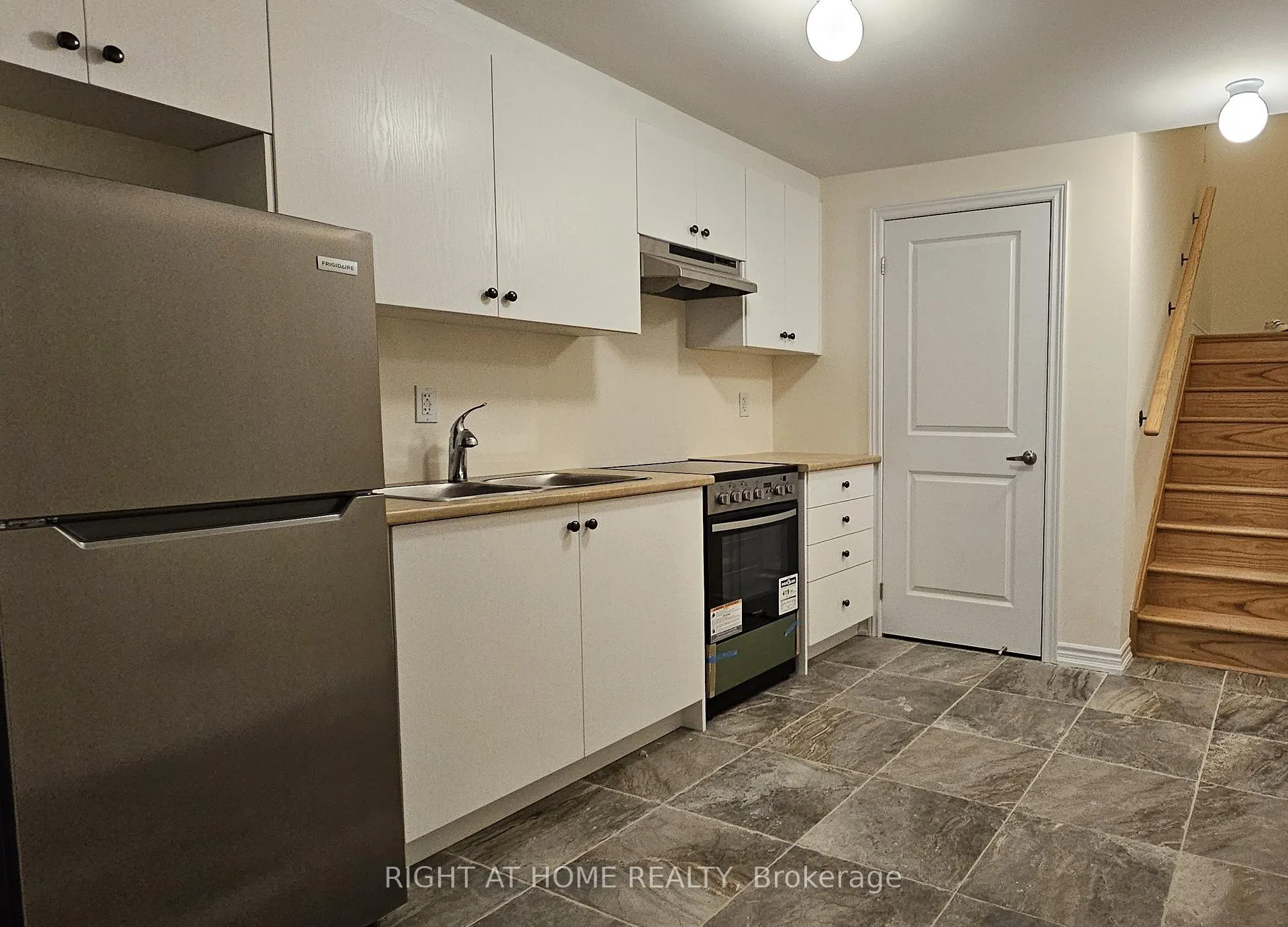 Photo 5 of Unit 1, 150 Terry Fox Drive, Barrie, Rural Barrie Southeast — HOMEH
