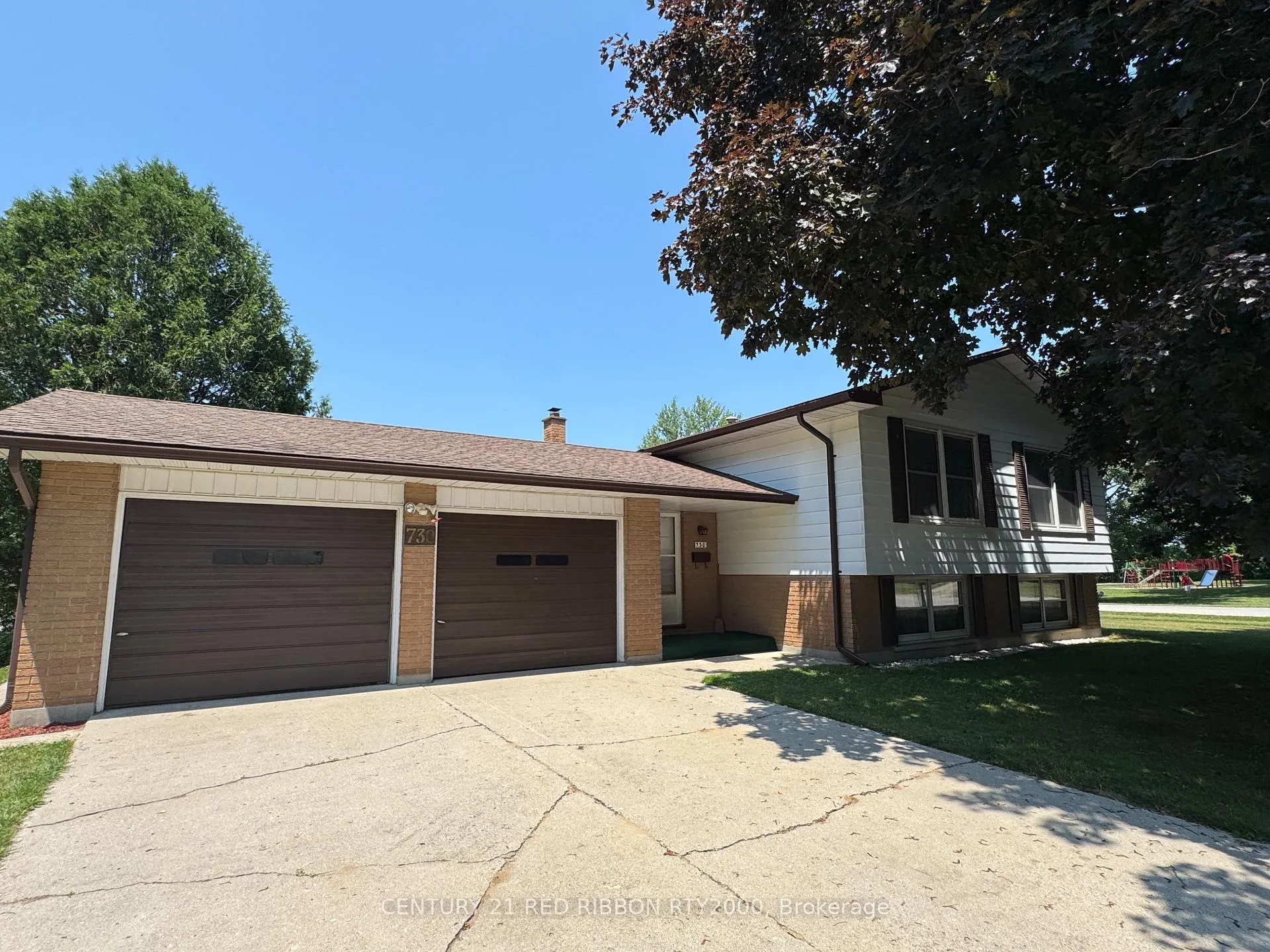 Photo 2 of 730 Glover Crescent, Strathroy-Caradoc, Mount Brydges — HOMEH